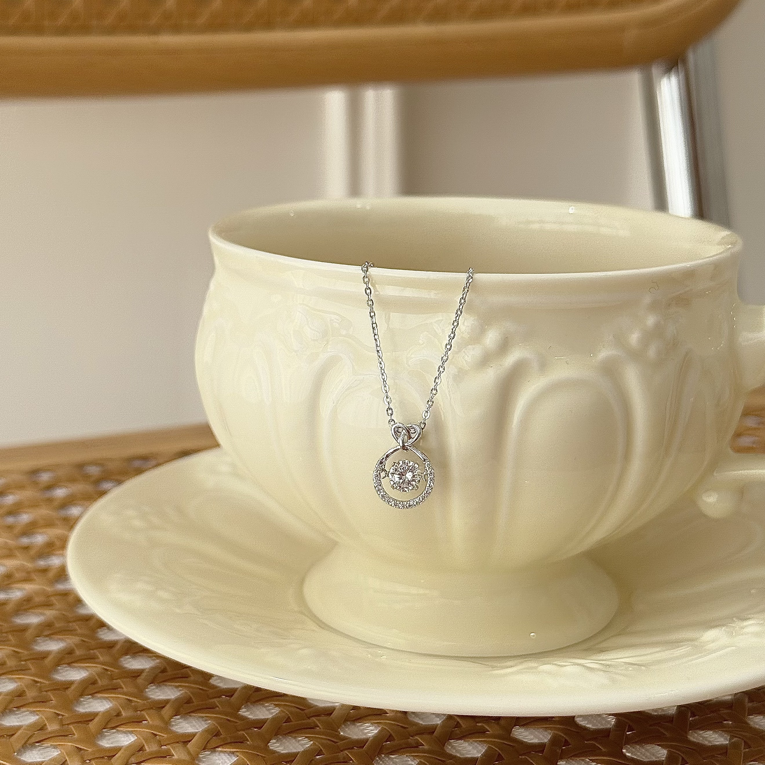 M71【輕奢】愛心扭結排鑽靈動純銀鎖骨鏈