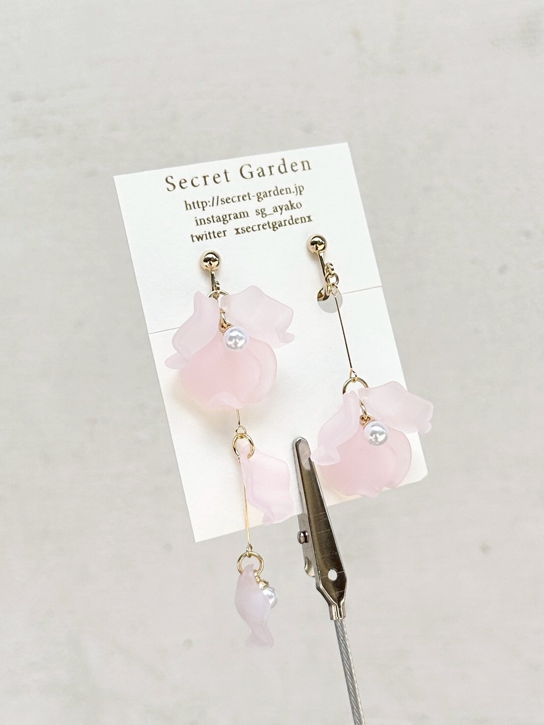 [secretgarden] 不對稱花瓣耳環 | 粉色 | 耳夾 | NO.66