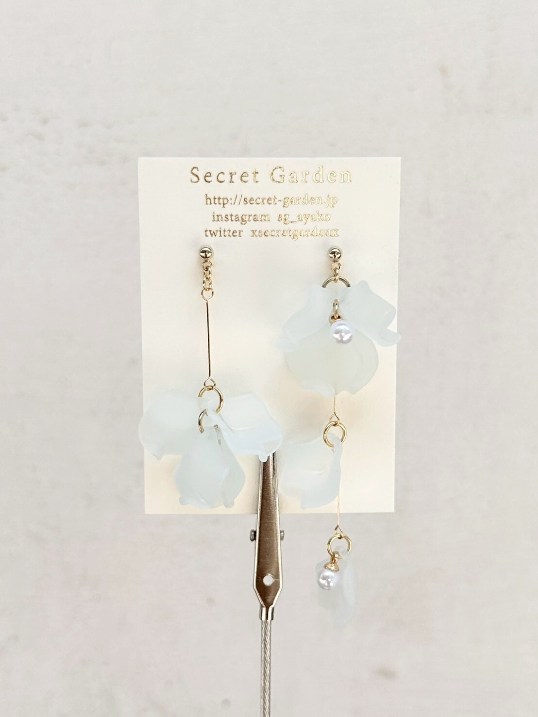 [secretgarden] 不對稱花瓣耳環 | 水藍 | 耳針 | NO.65