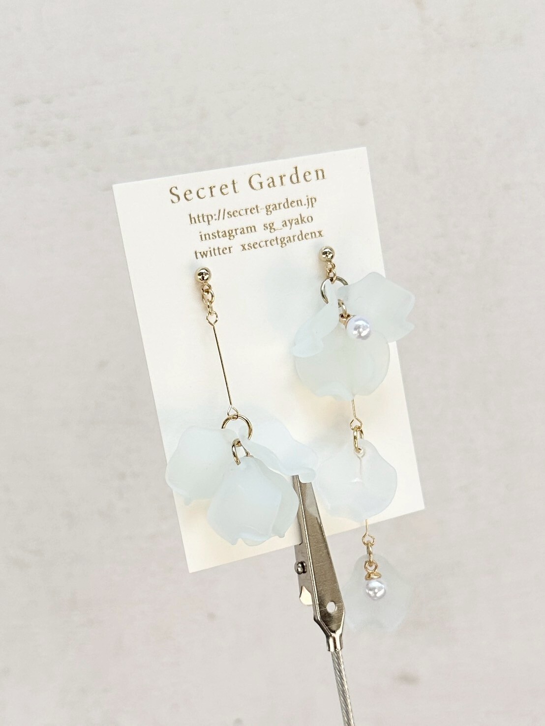 [secretgarden] 不對稱花瓣耳環 | 水藍 | 耳針 | NO.65