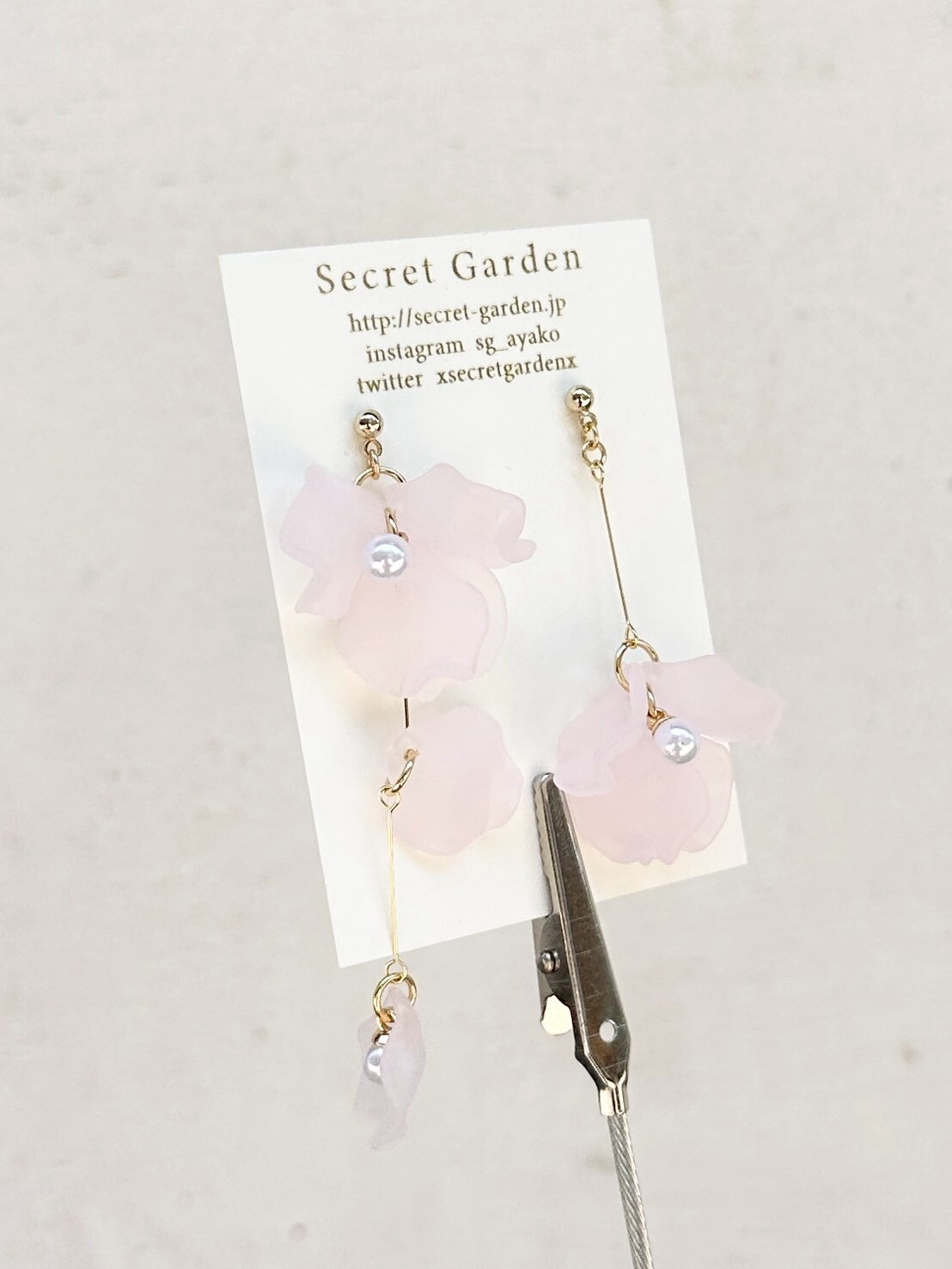 [secretgarden] 不對稱花瓣耳環 | 粉色 | 耳針 | NO.64