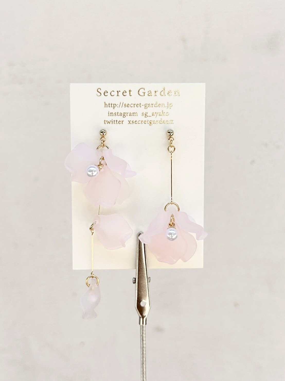 [secretgarden] 不對稱花瓣耳環 | 粉色 | 耳針 | NO.64