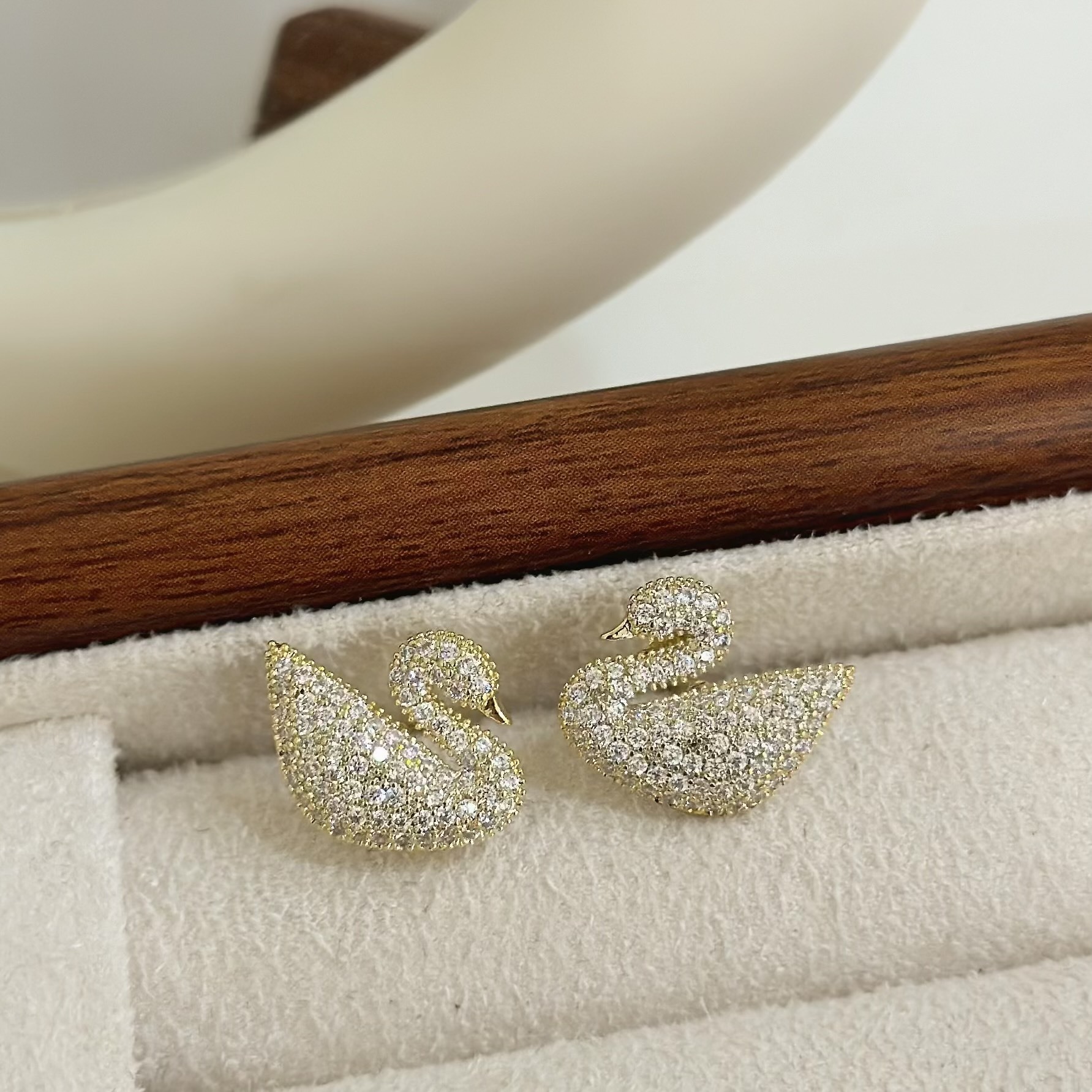 B346滿鑽天鵝耳針