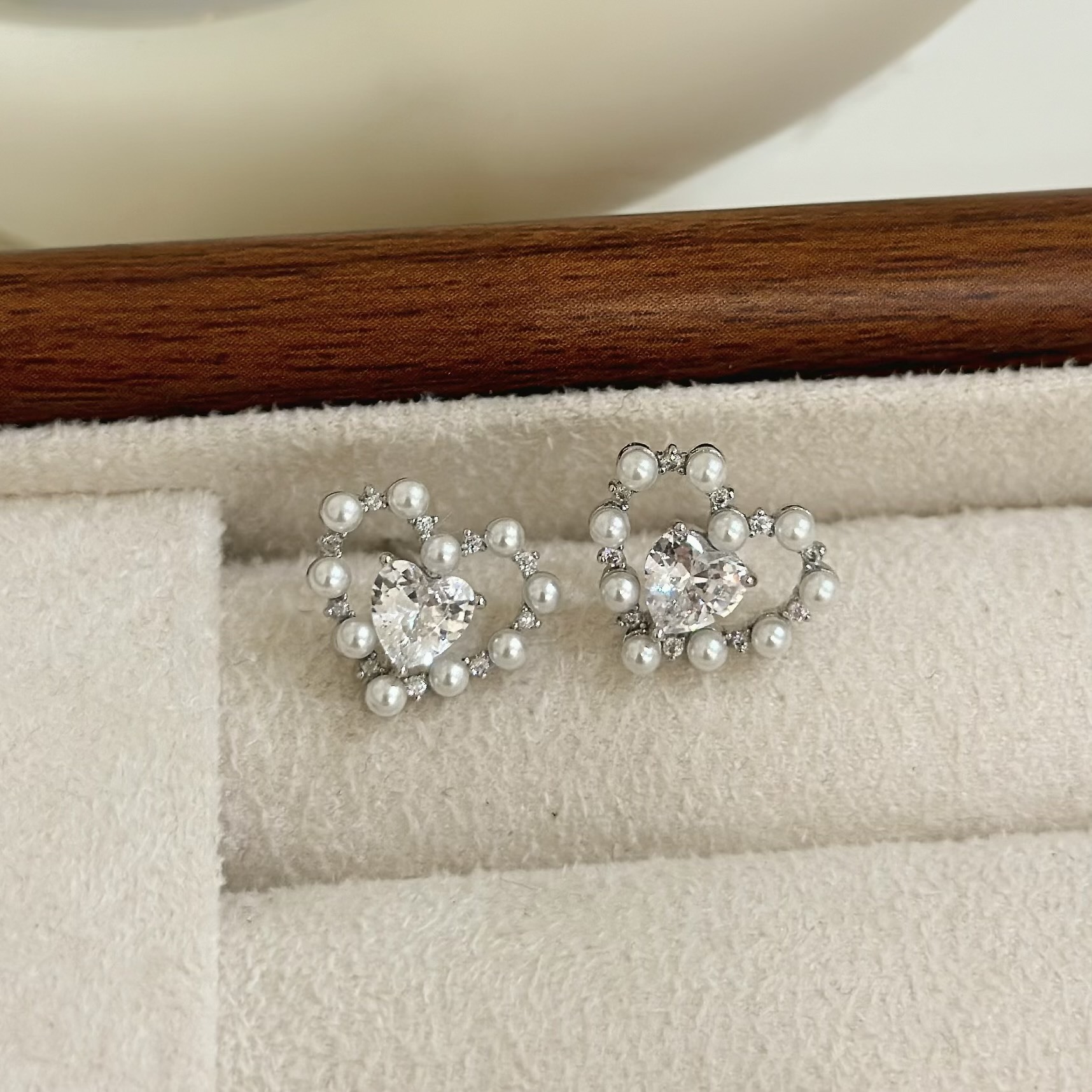 B348珍珠排鑽愛心耳針