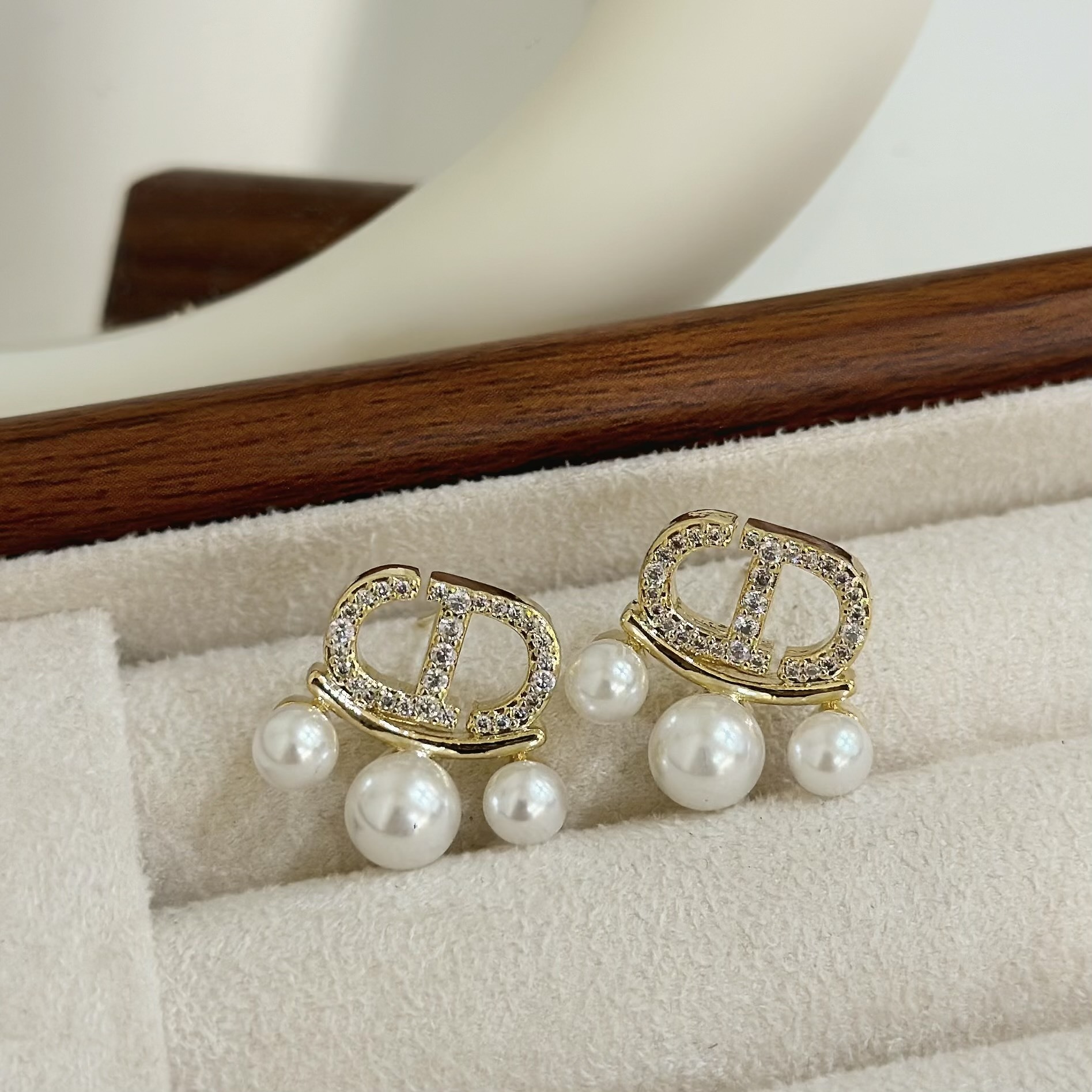 B353排鑽豬鼻珍珠耳針