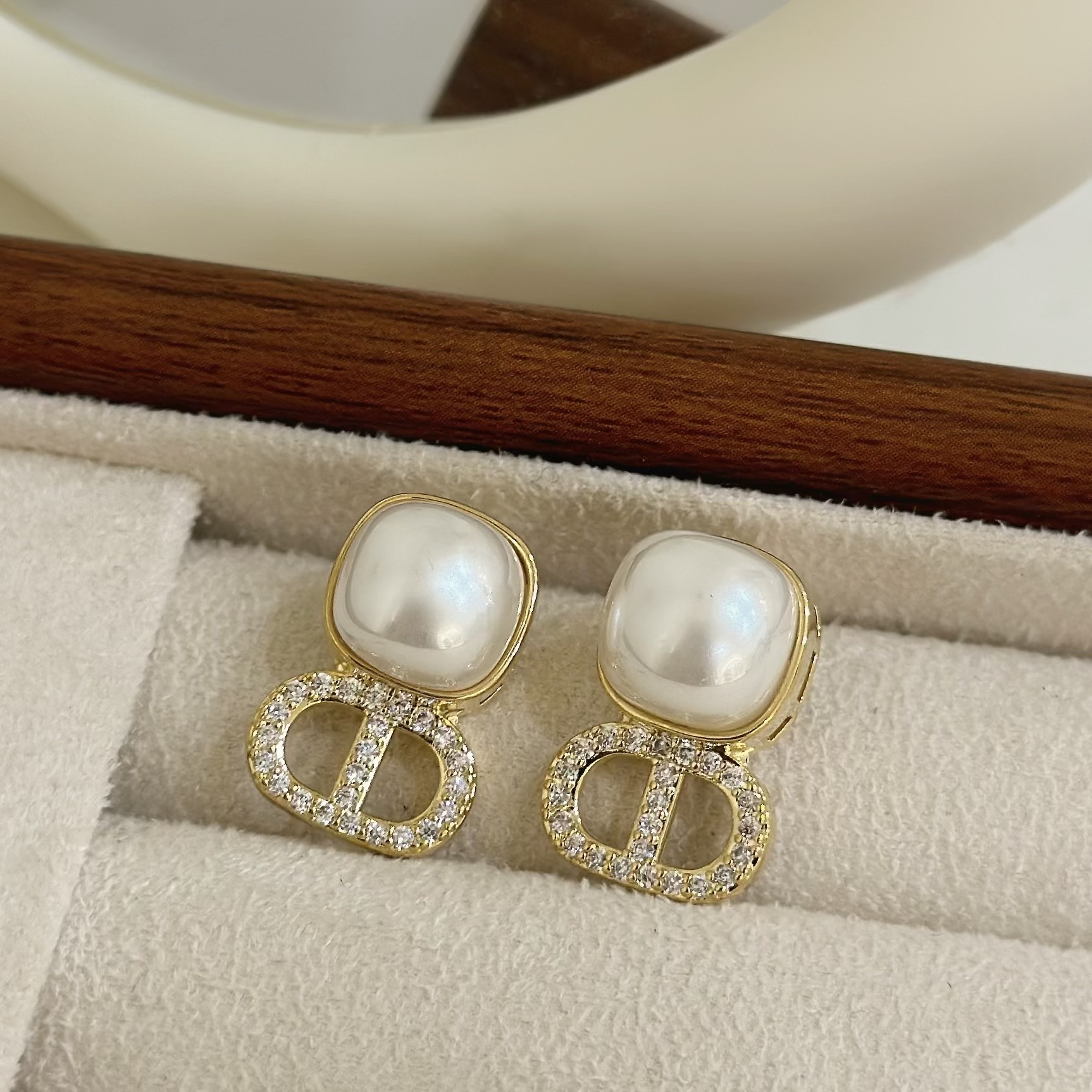 B354方珍珠排鑽豬鼻垂吊