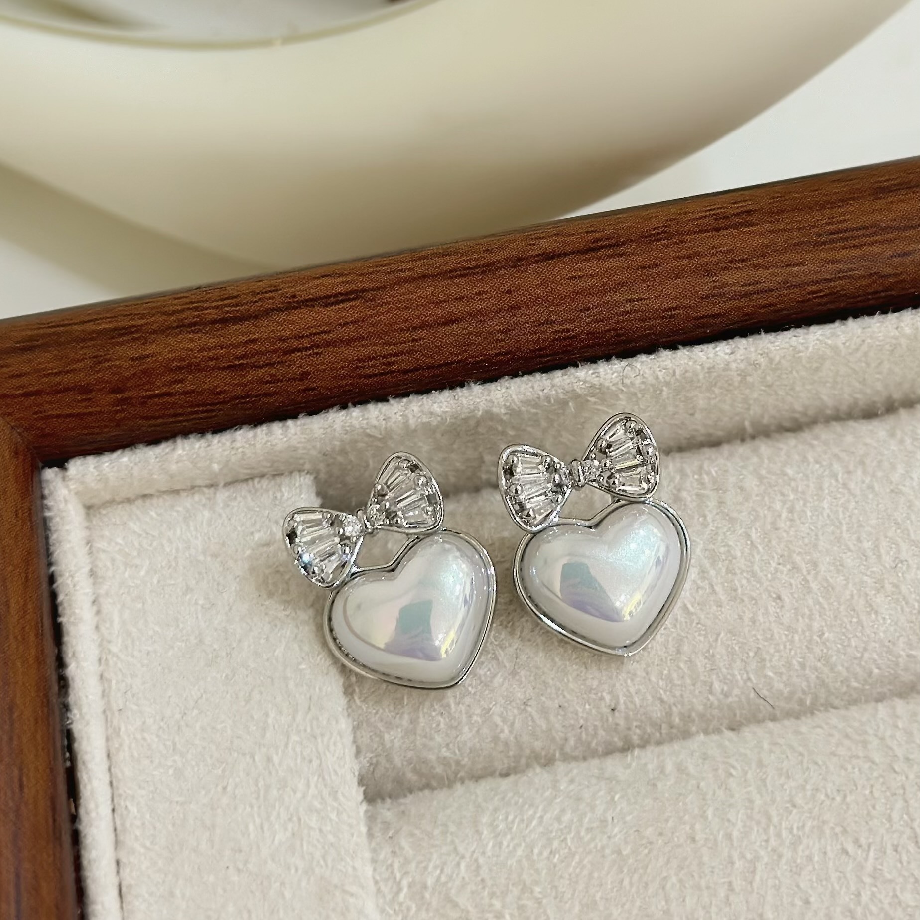 B355鋯石蝴蝶結珍珠愛心耳針