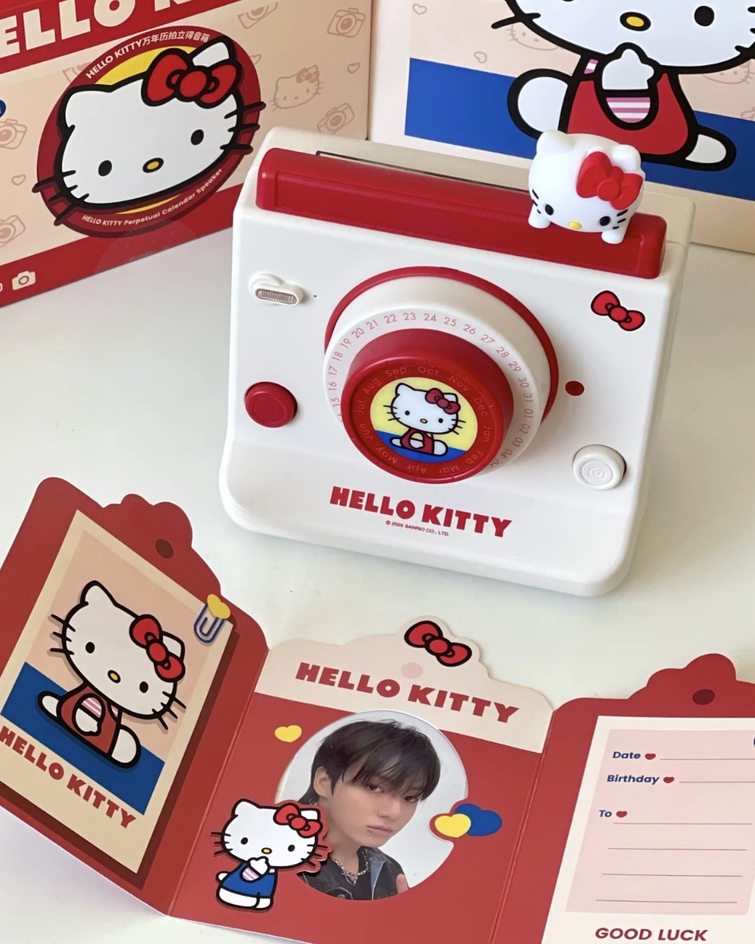 iSNEAKERS | 三麗鷗正版授權 Hello Kitty 拍力得造型 藍芽音響 萬年曆 禮盒