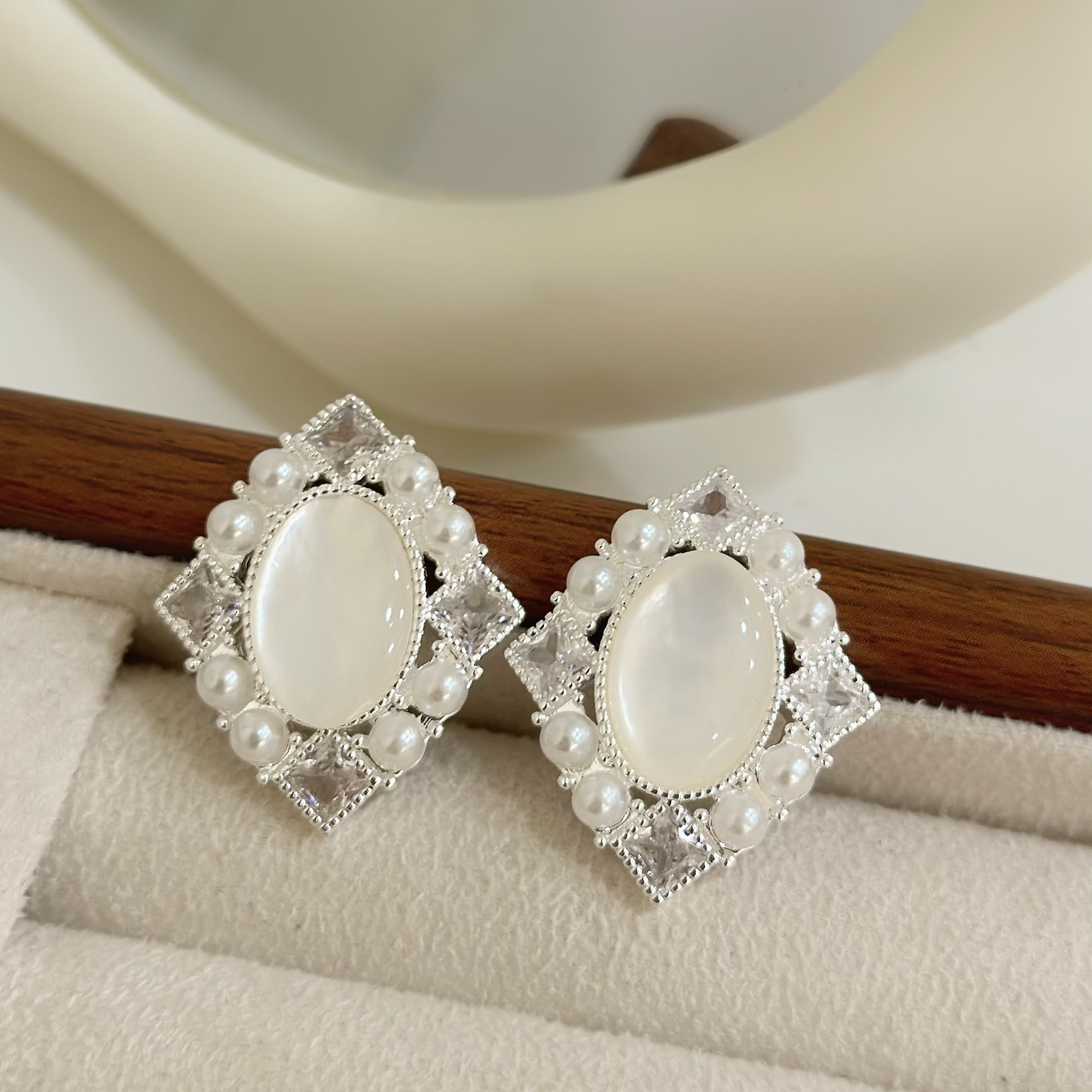 B357巴洛克珍珠水晶石耳針