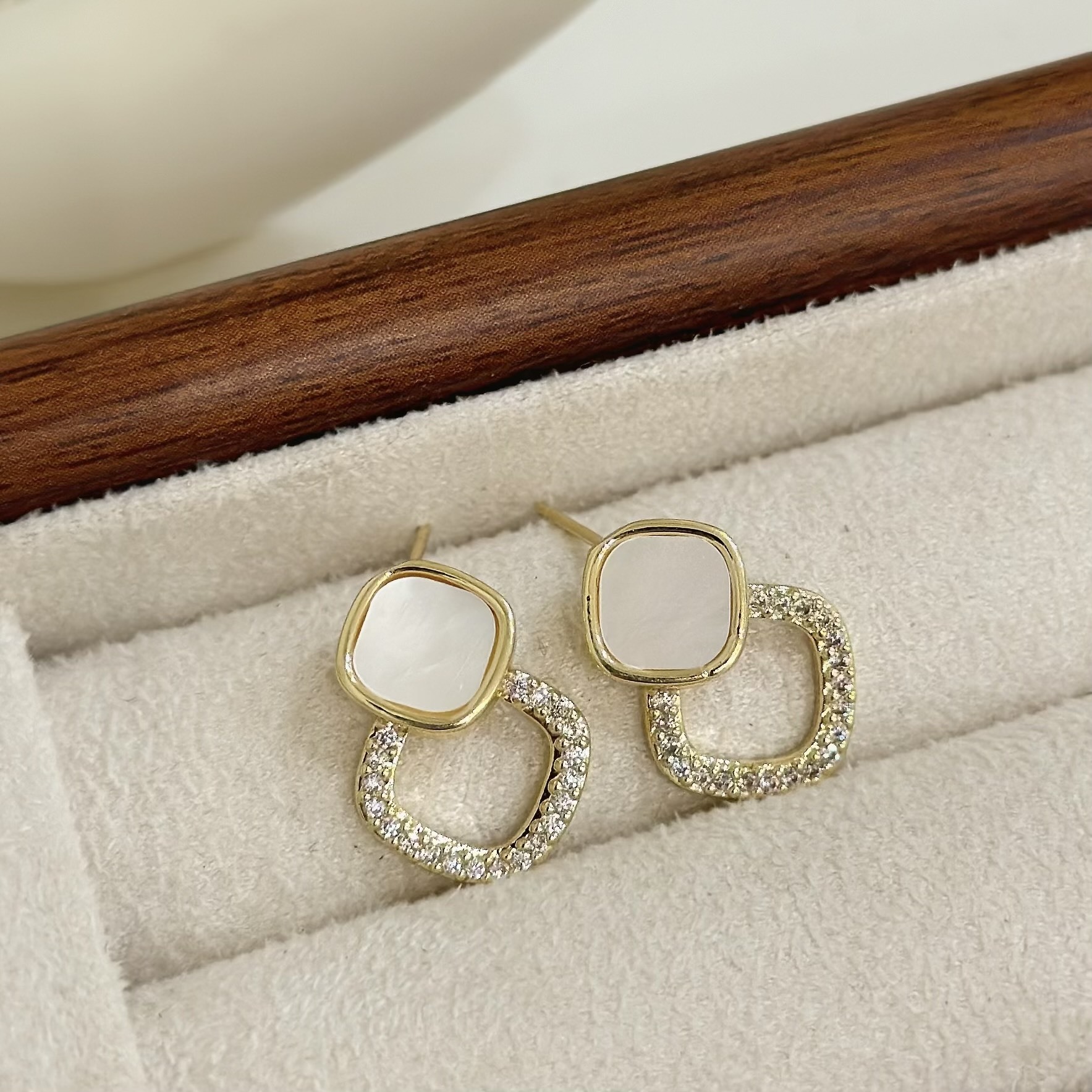 B358貝殼排鑽方塊耳針