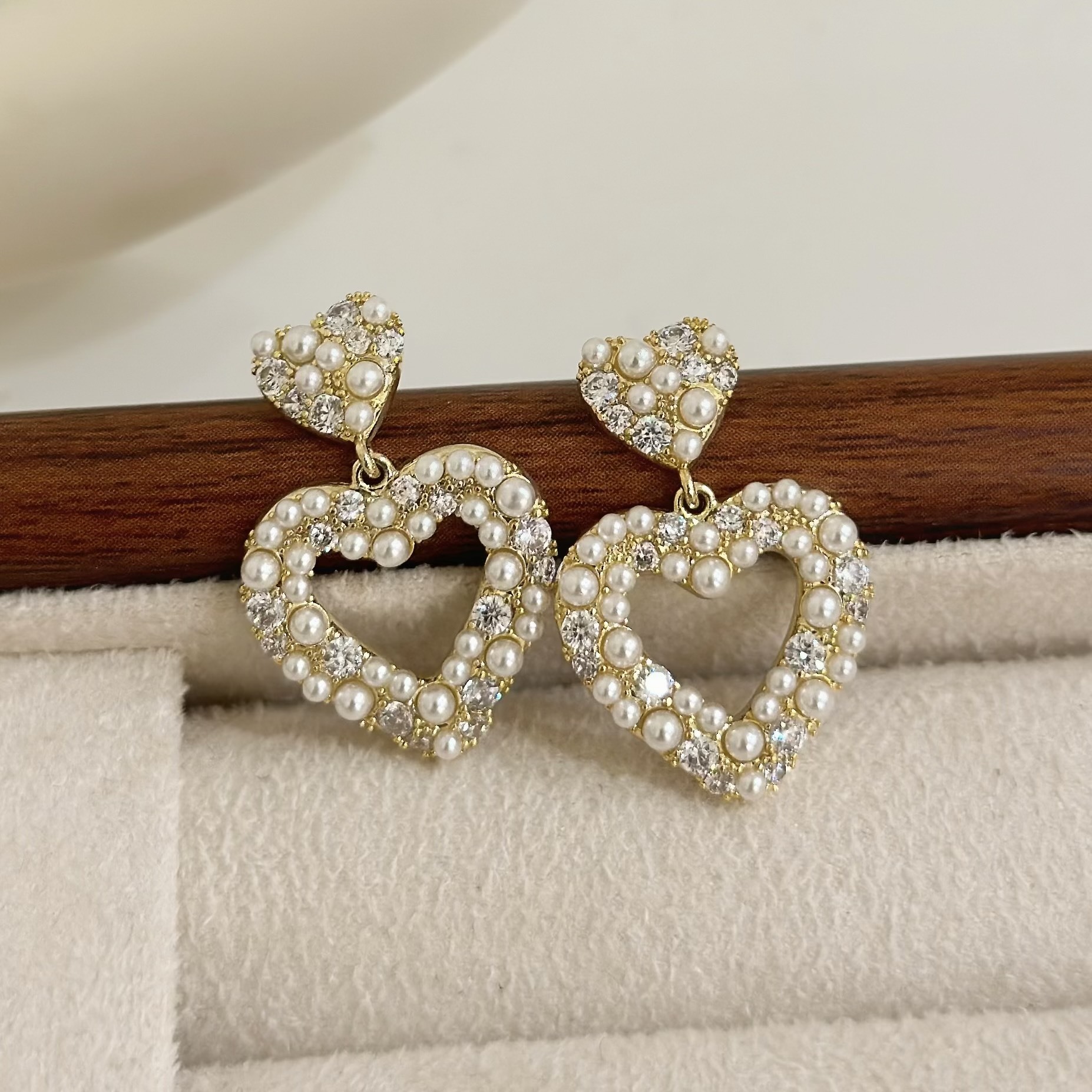 B360珍珠排鑽愛心垂吊