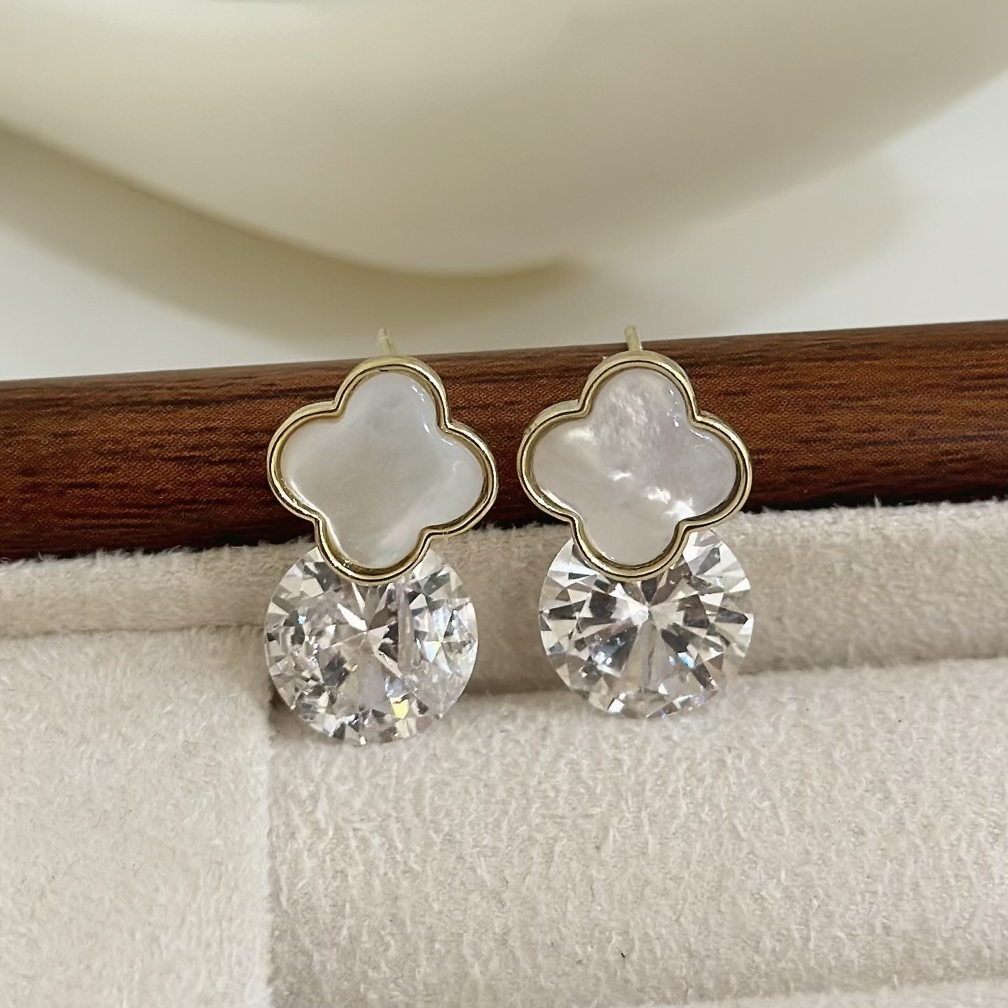 B362貝殼四葉草單鑽耳針