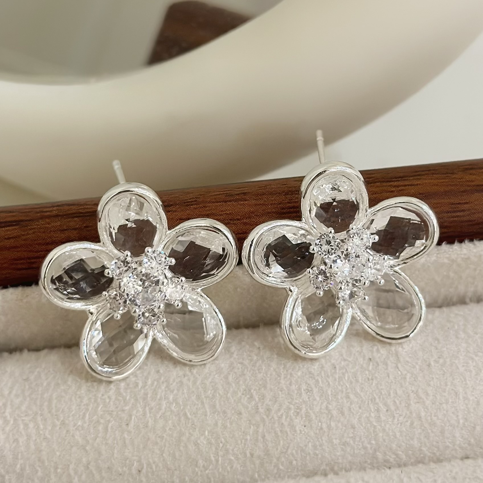 B363水晶花朵耳針