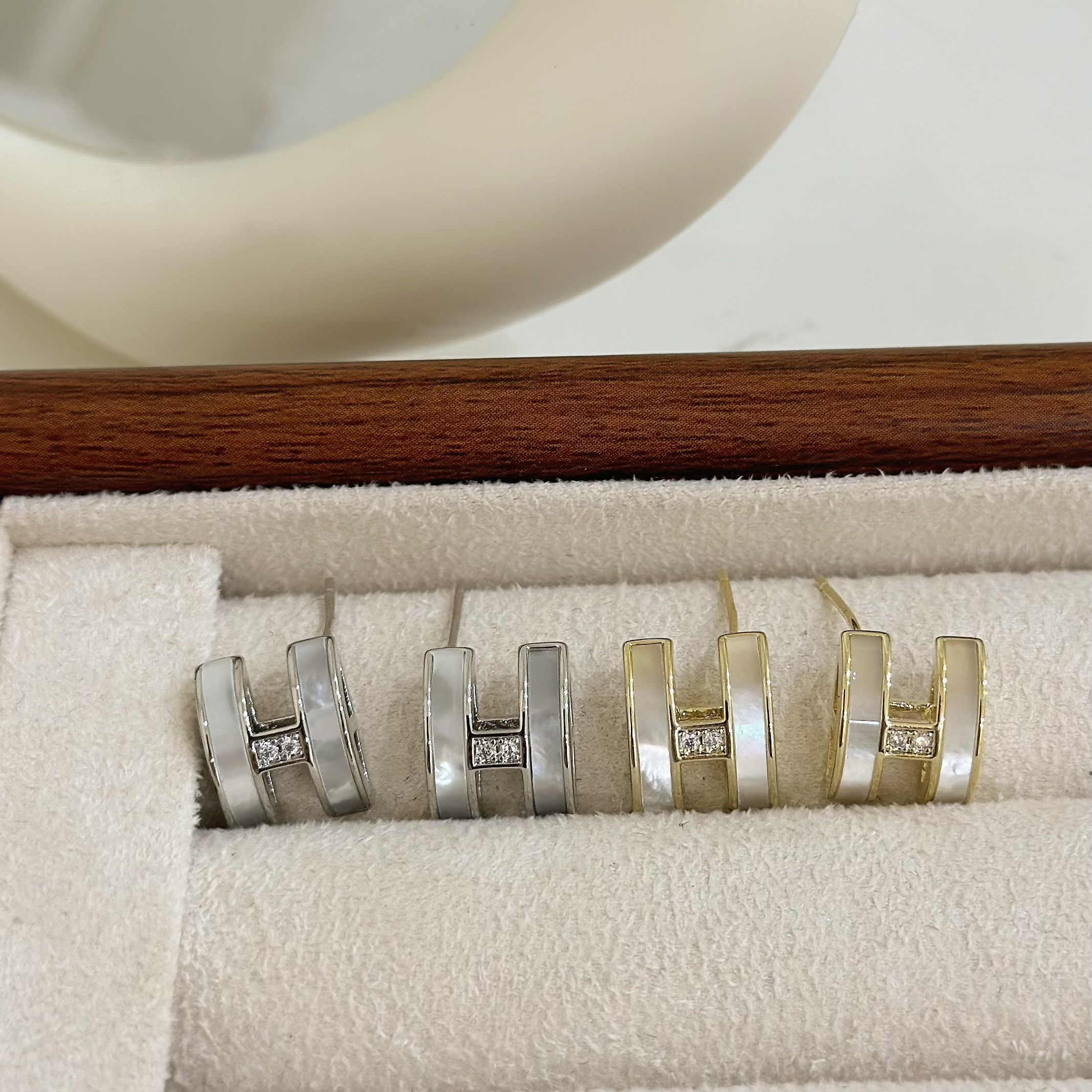 B373排鑽貝殼字母H耳針