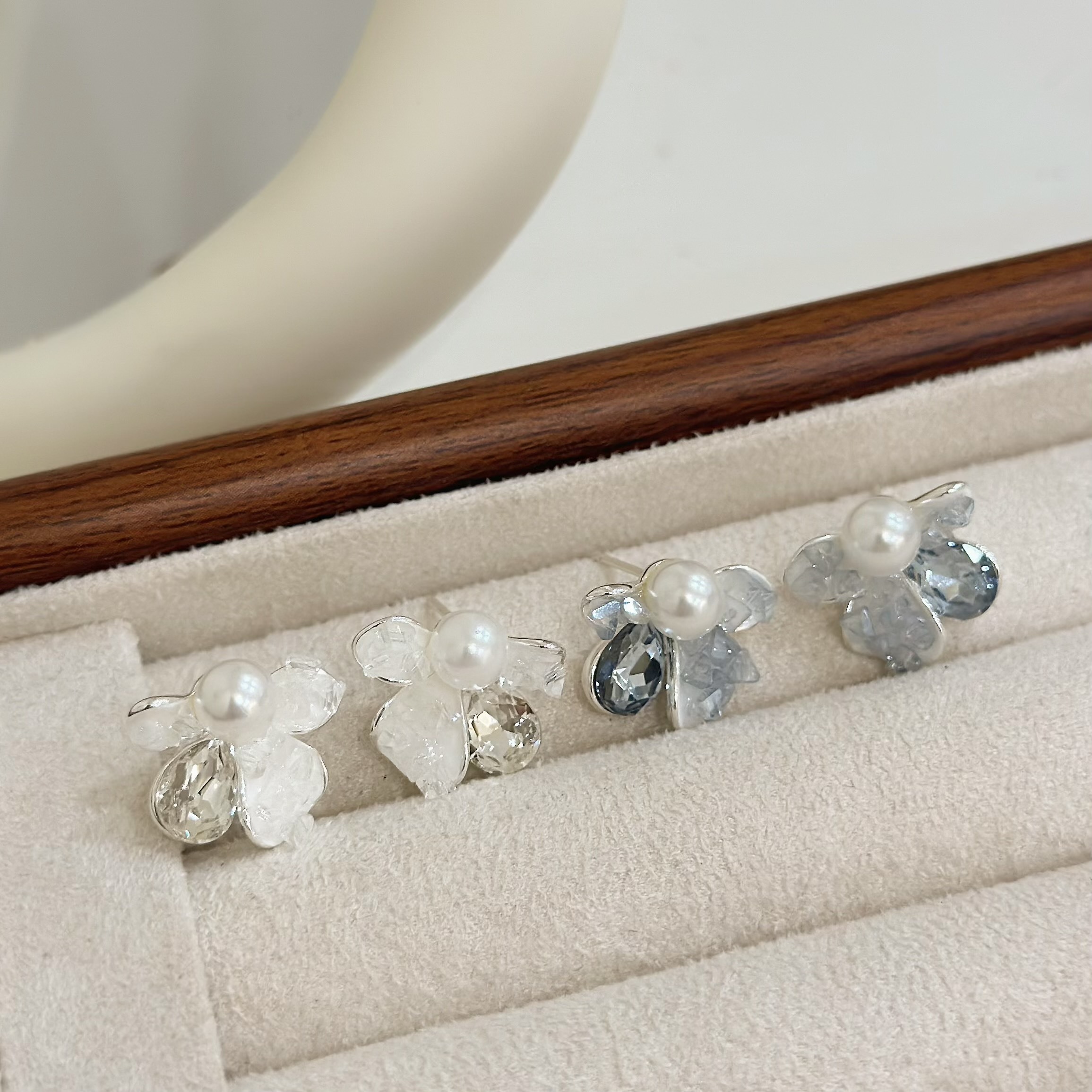 B382珍珠水晶花耳針