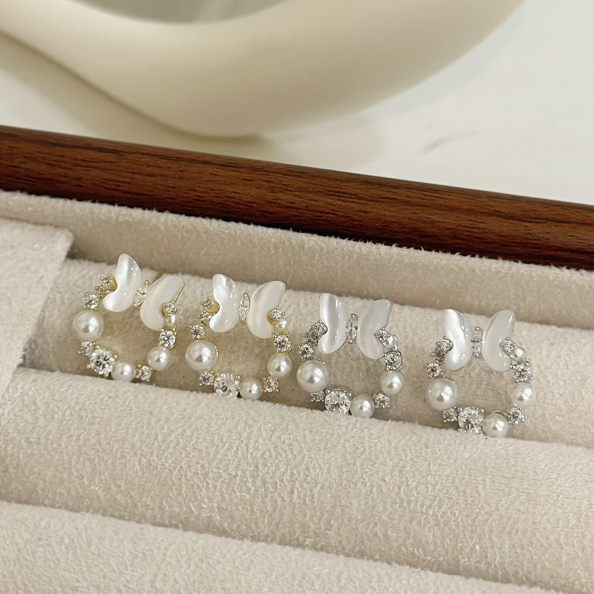 B386貝殼蝴蝶排鑽珍珠圈耳針