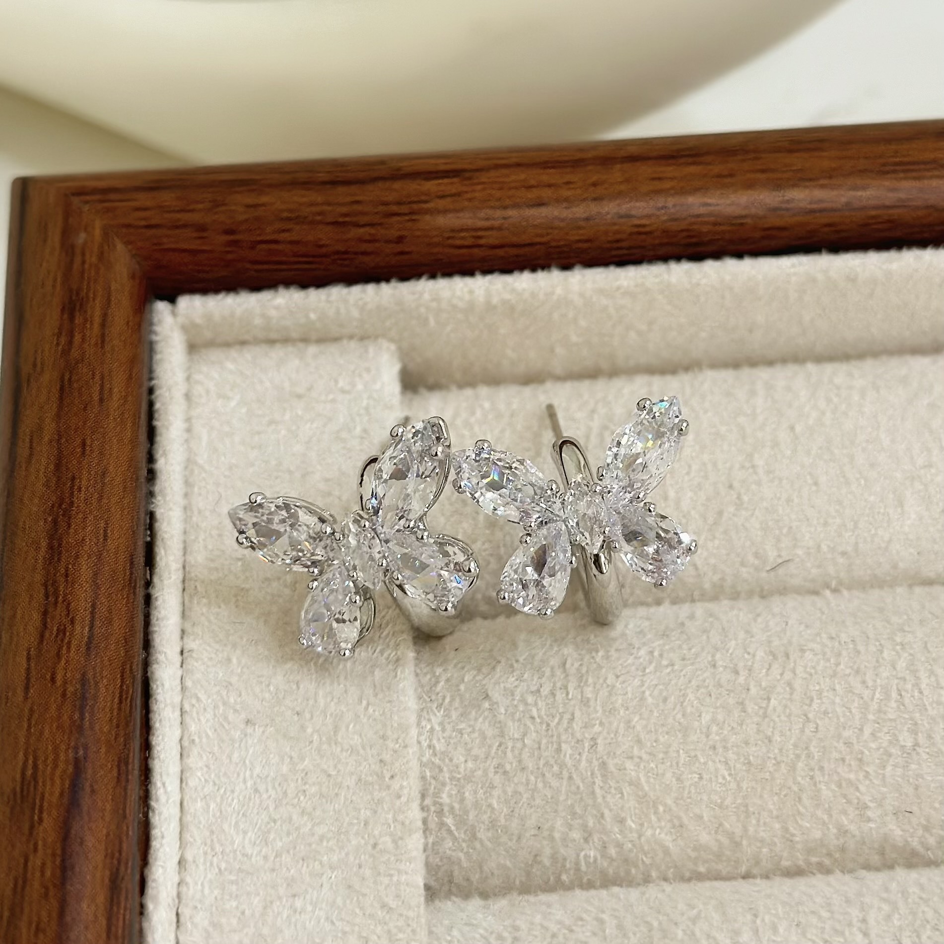 B402鋯石蝴蝶C字圈