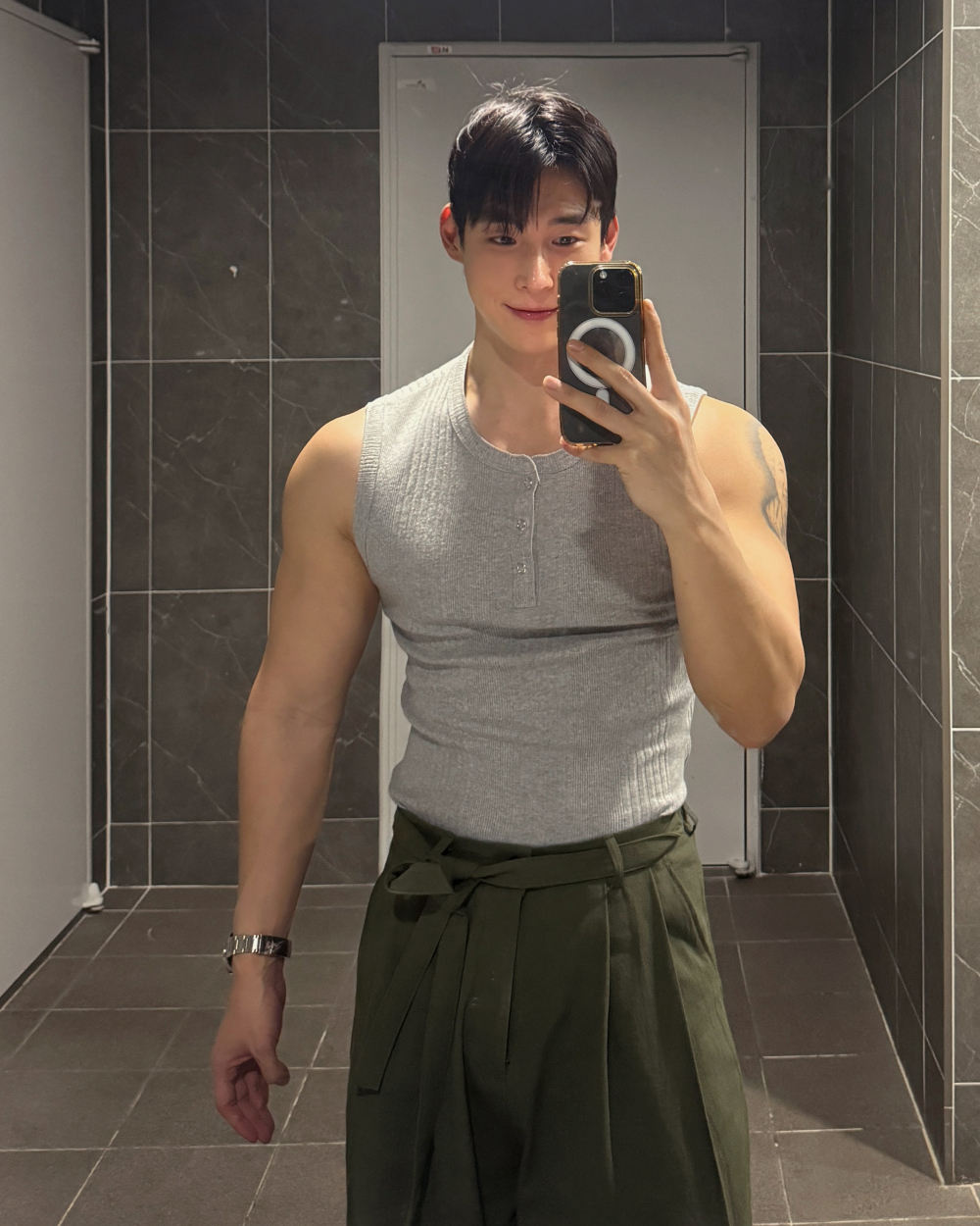 亨利領鈕扣無袖T恤