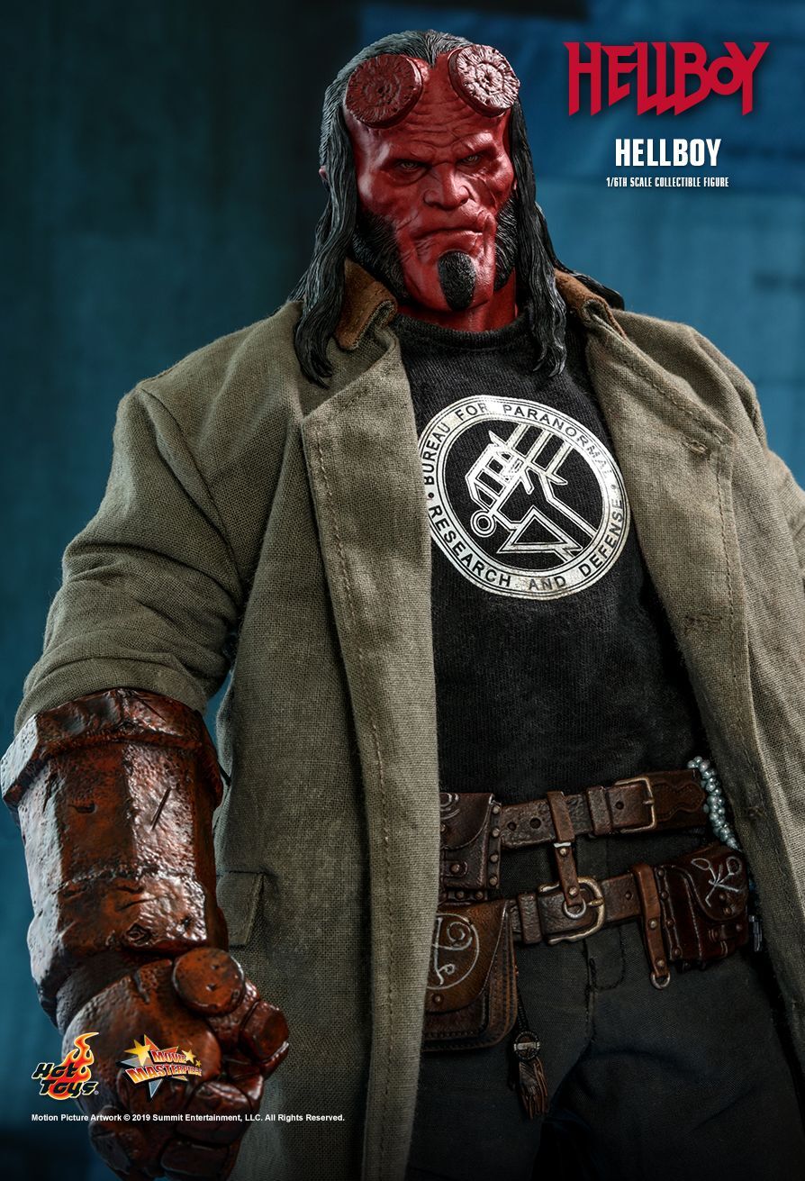 Hellboy 1/6th Scale Collectible Figure MMS527