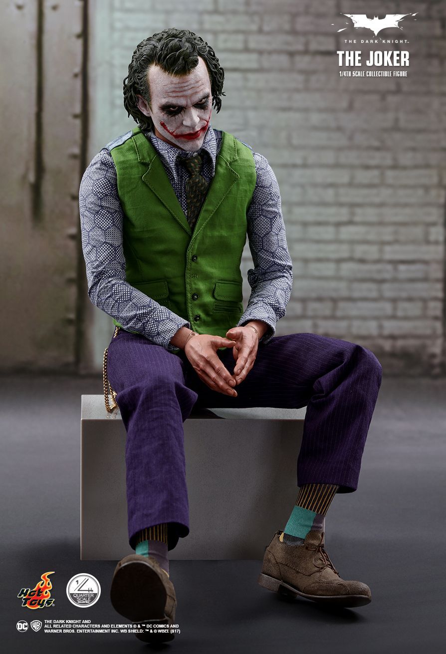 The Dark Knight The Joker 1/4th Scale Collectible Figure QS010