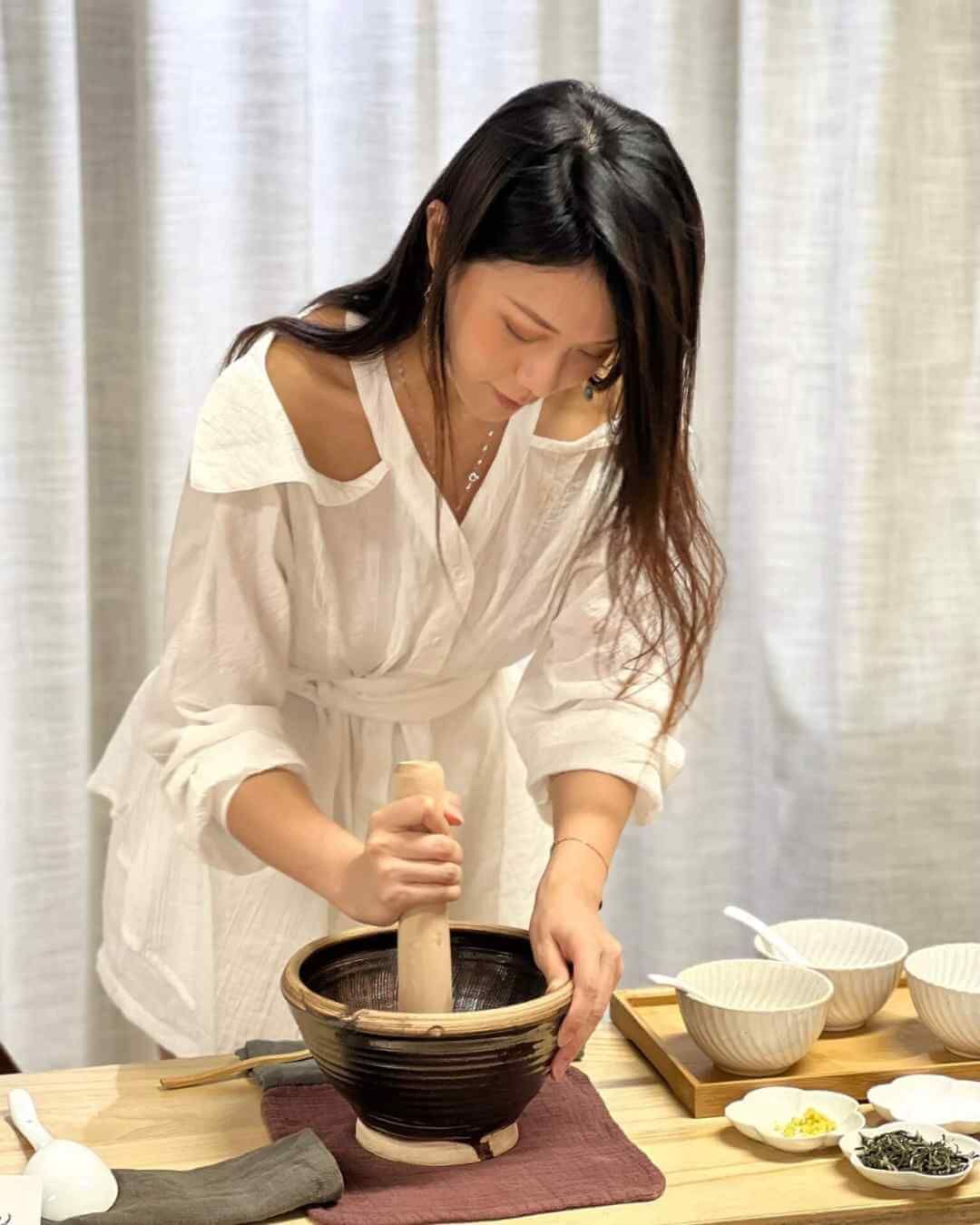 高級茶藝師課程課堂實況 — 製作客家擂茶