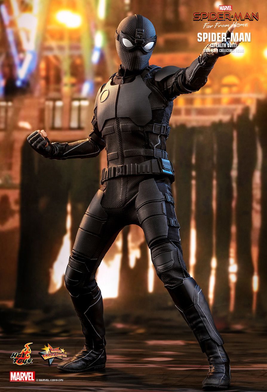 Spider-Man Far from Home Stealth Suit 1/6th Scale Collectible Figure MMS540