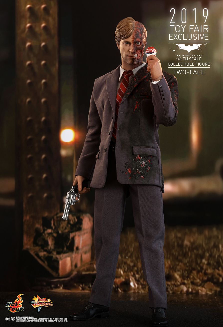 The Dark Knight Two-Face 1/6th Scale Collectible Figure MMS546