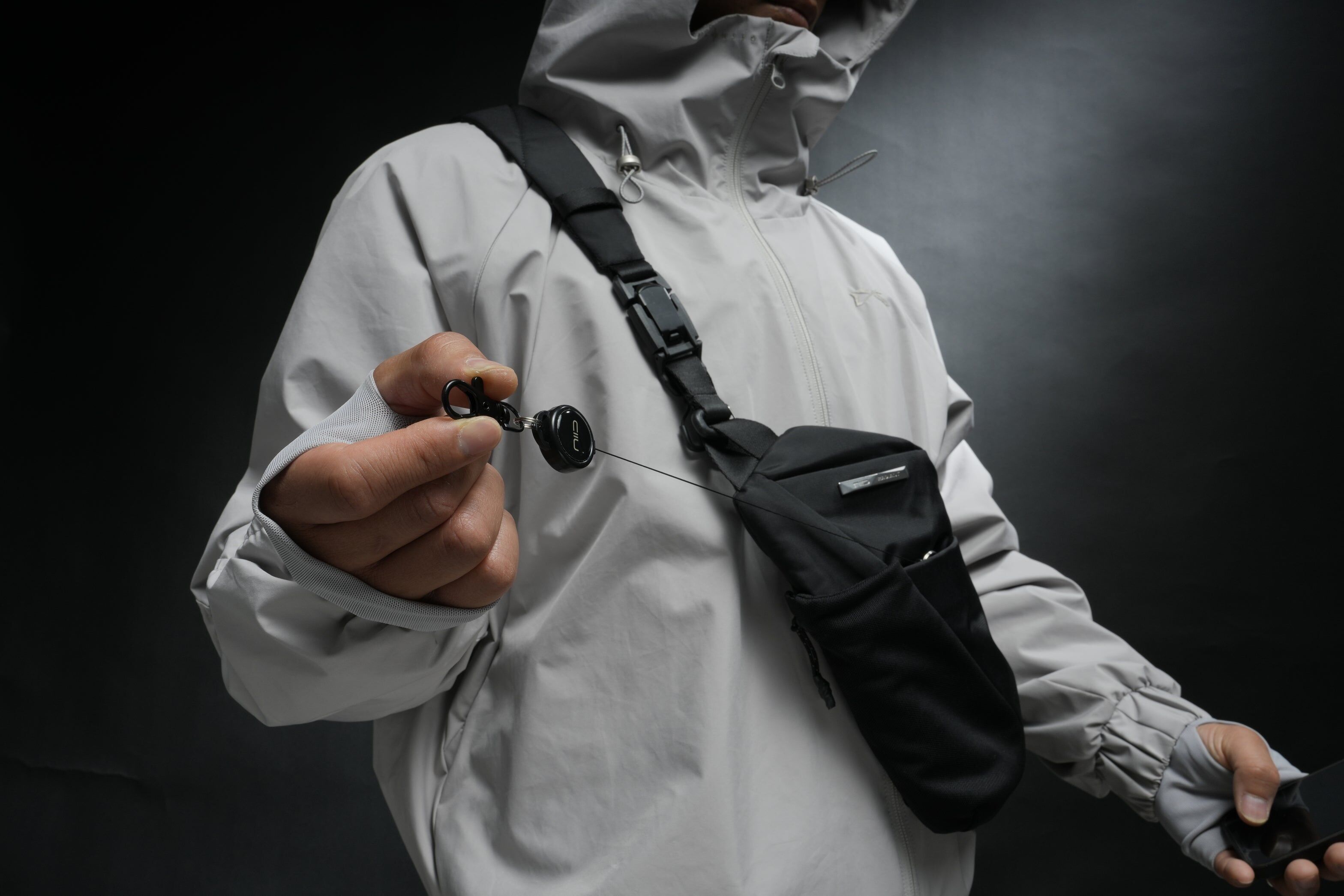 NIID FINO V Ultra-slim Tech Sling bag