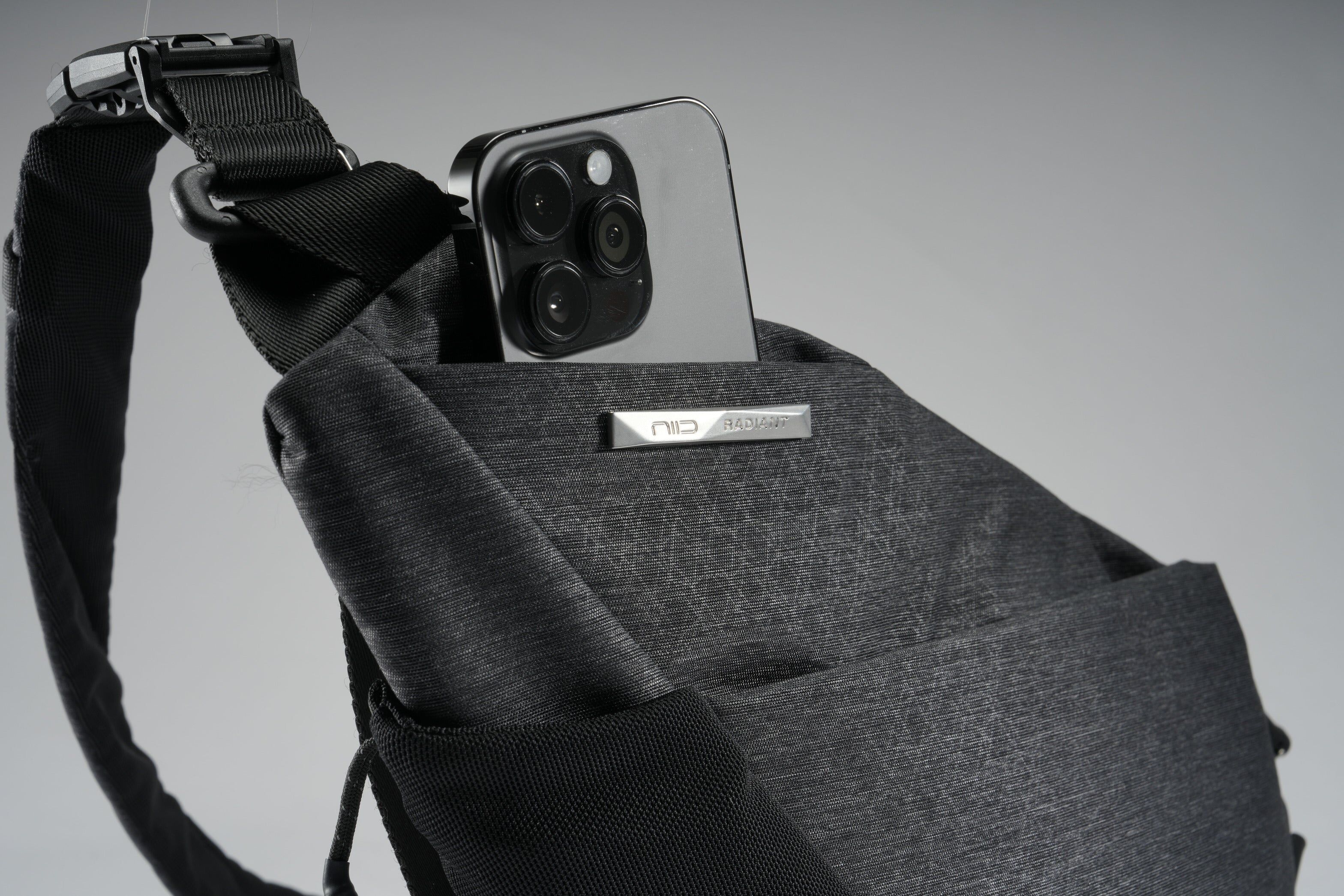 NIID FINO V Ultra-slim Tech Sling bag