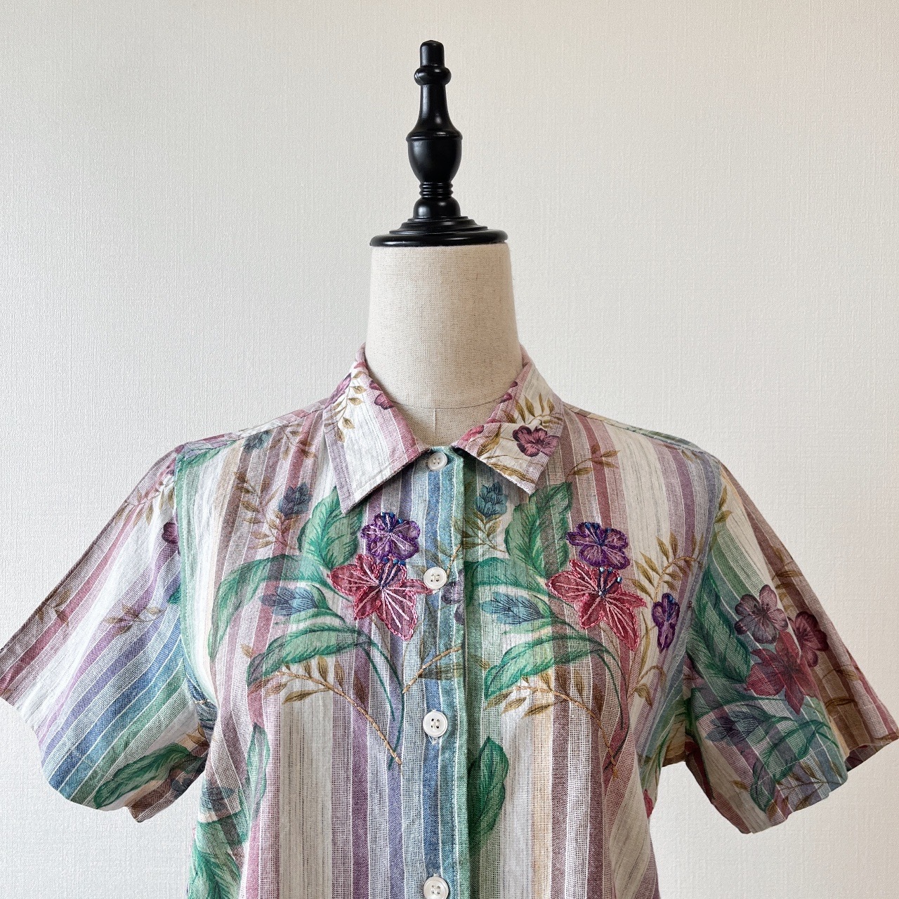 紫紅色條紋配花朵刺繡古著上衣