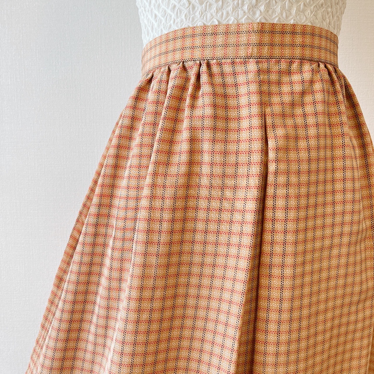 淺駝色格紋半身裙