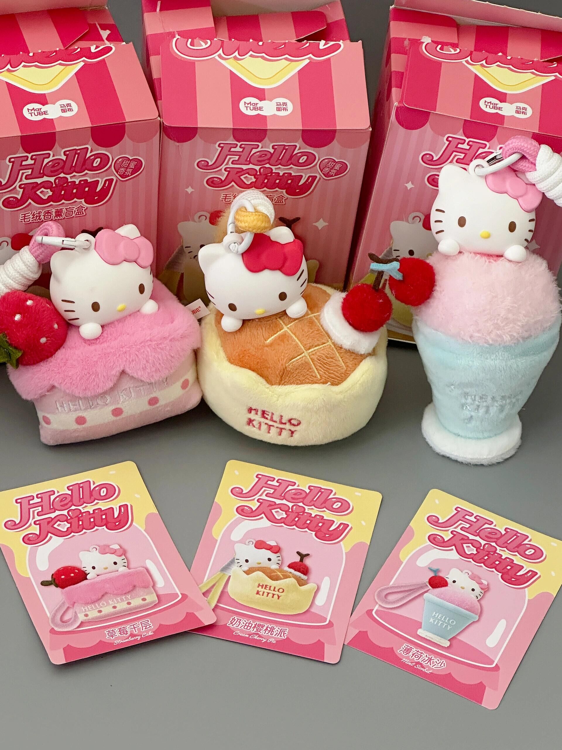 Sanrio 三麗鷗 Hello Kitty 正版授權 毛絨香薰系列 凱蒂貓 盲盒6+1款 蛋糕 草莓千層 瑞士捲(任買兩件711免運)/預購