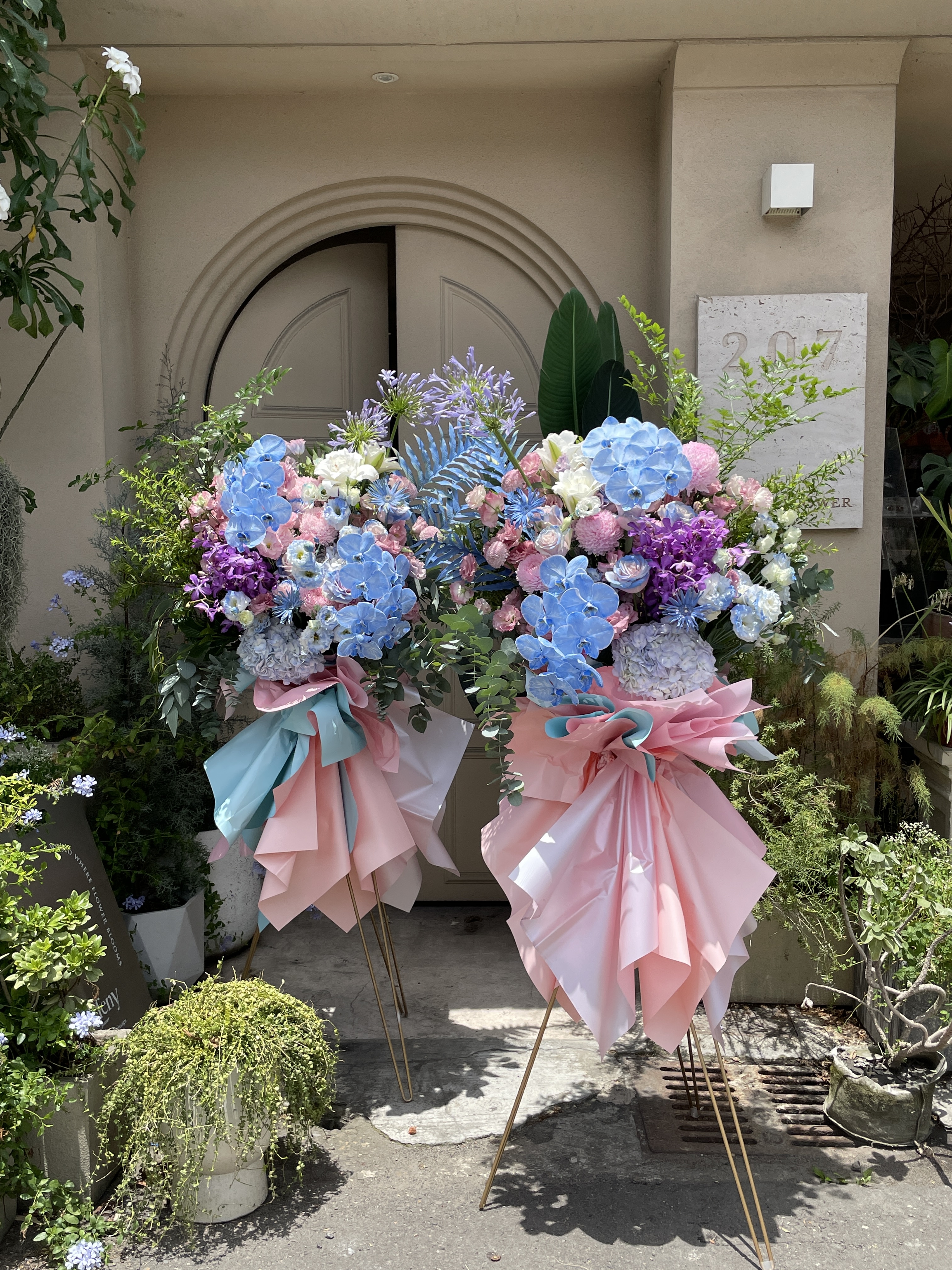 Serene・寧靜粉藍系鮮花高架花籃 開幕花籃