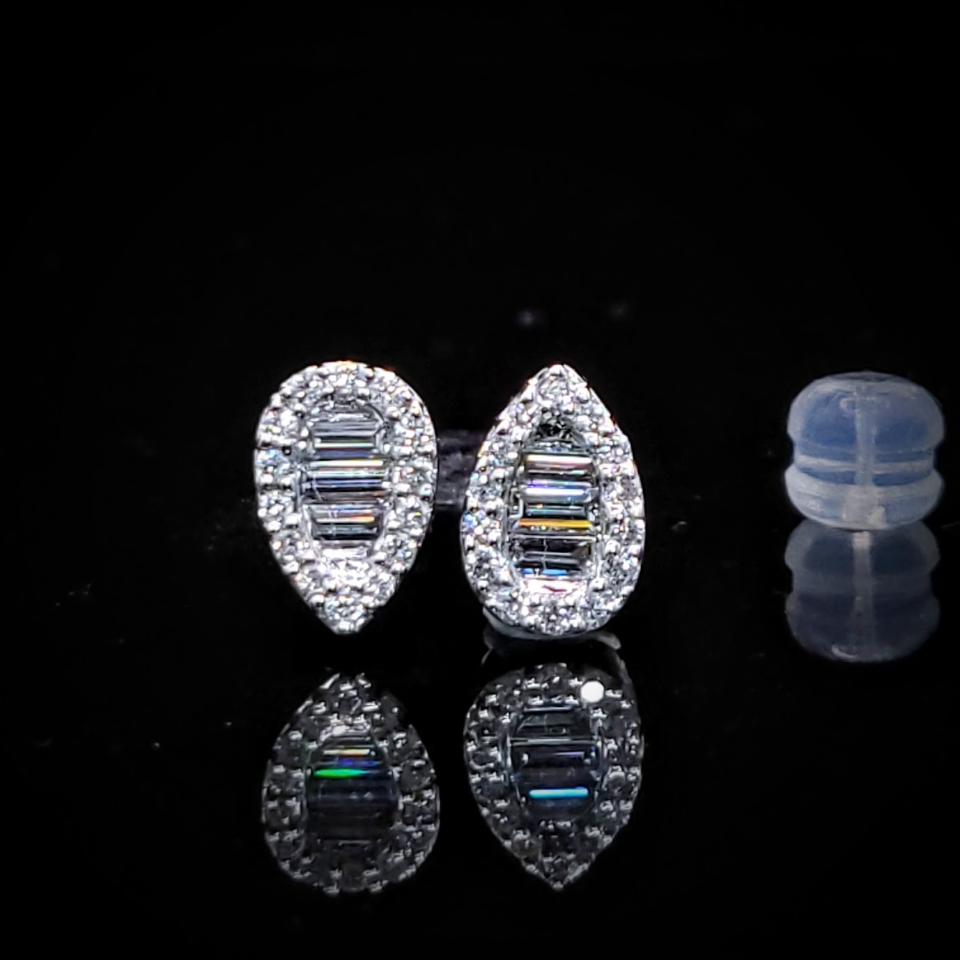 18K White Gold 0.21ct Diamond Earrings