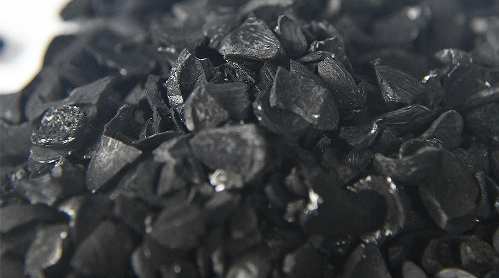 魚精靈特級活性碳採用優質棕櫚殼原料製成，具備超高密度孔隙結構，能在最短時間內強效吸附水中有害物質