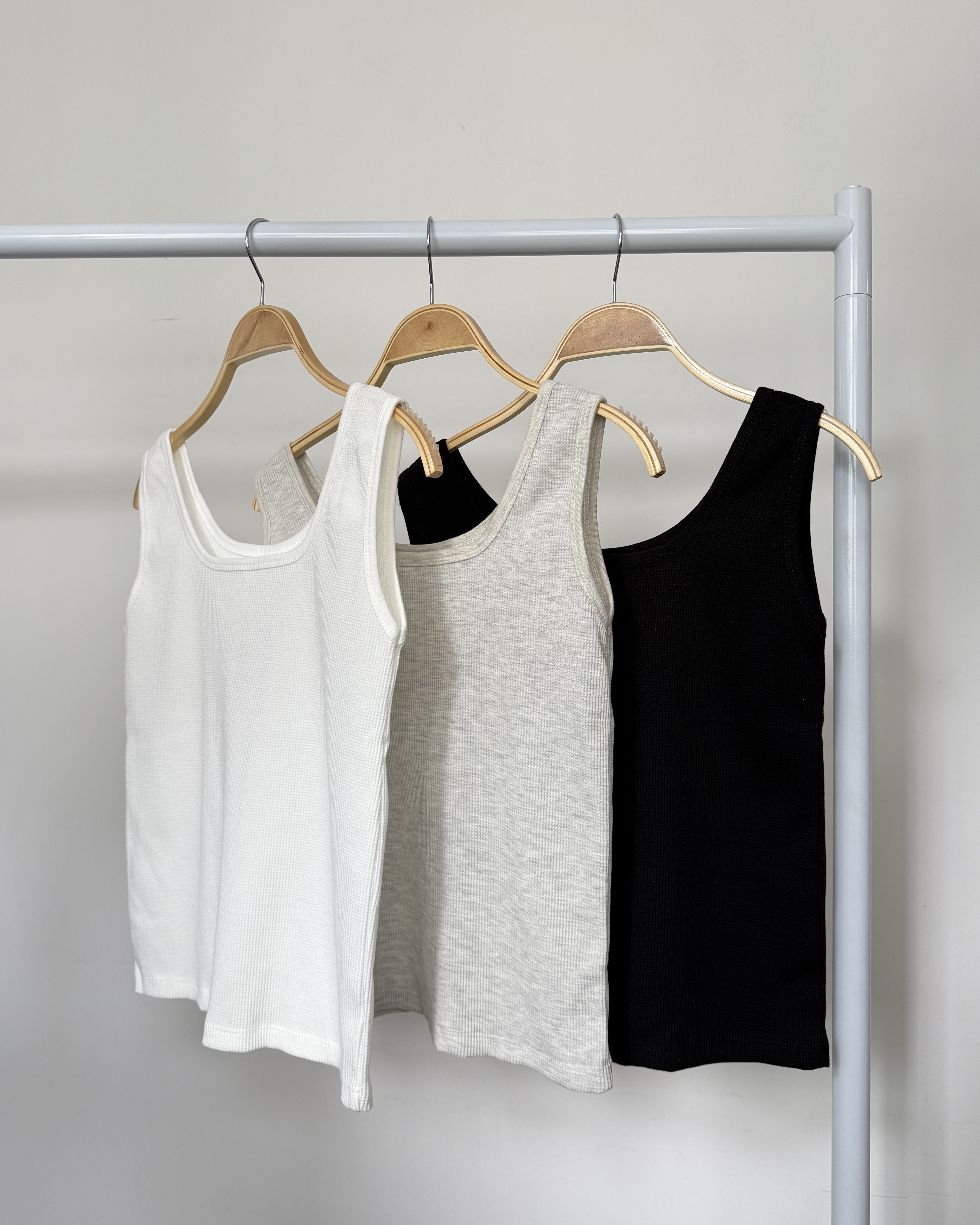 彈性窩夫方領背心