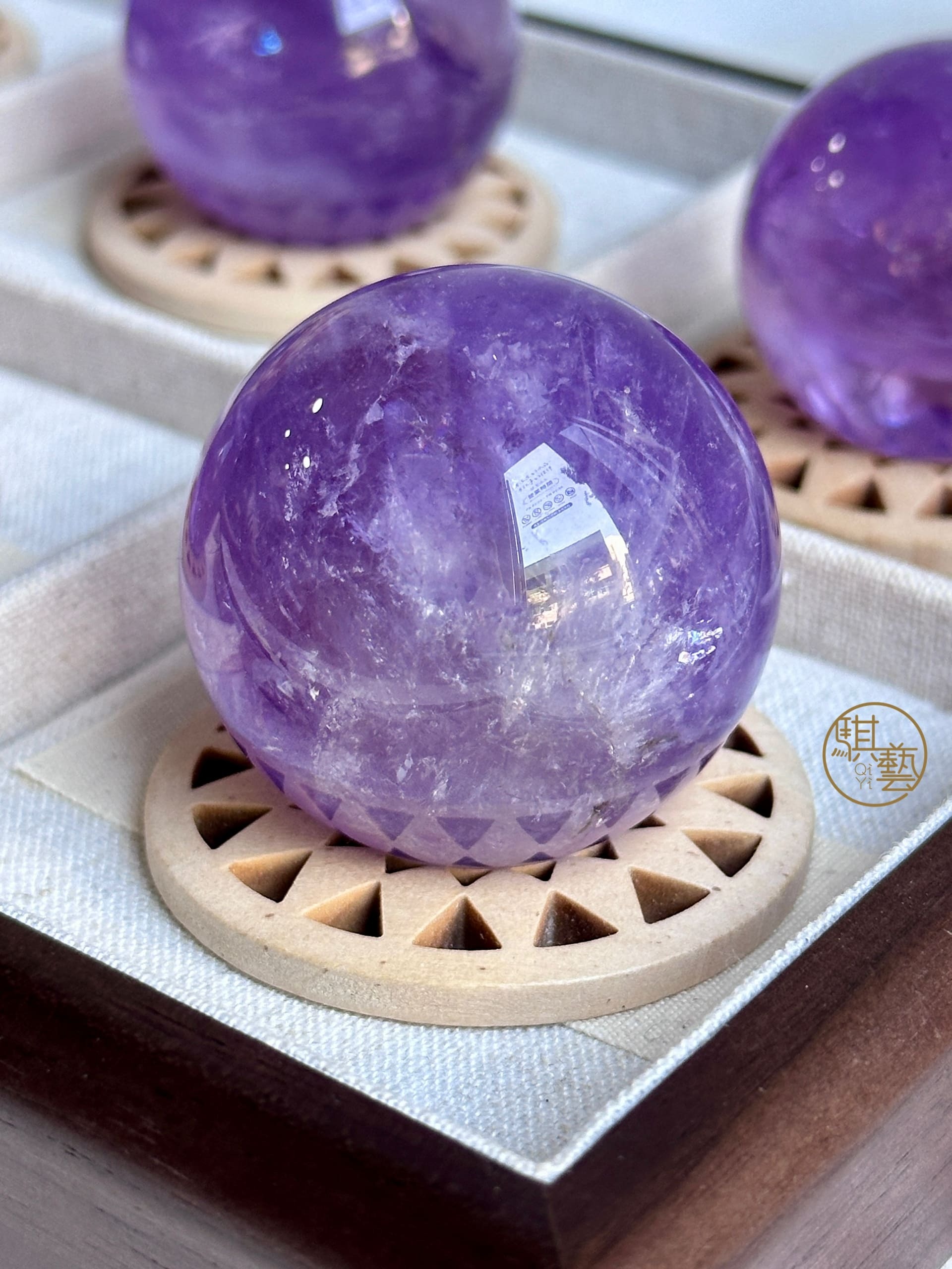 透體紫水晶球｜穩定磁場與靈性啟發的守護寶石