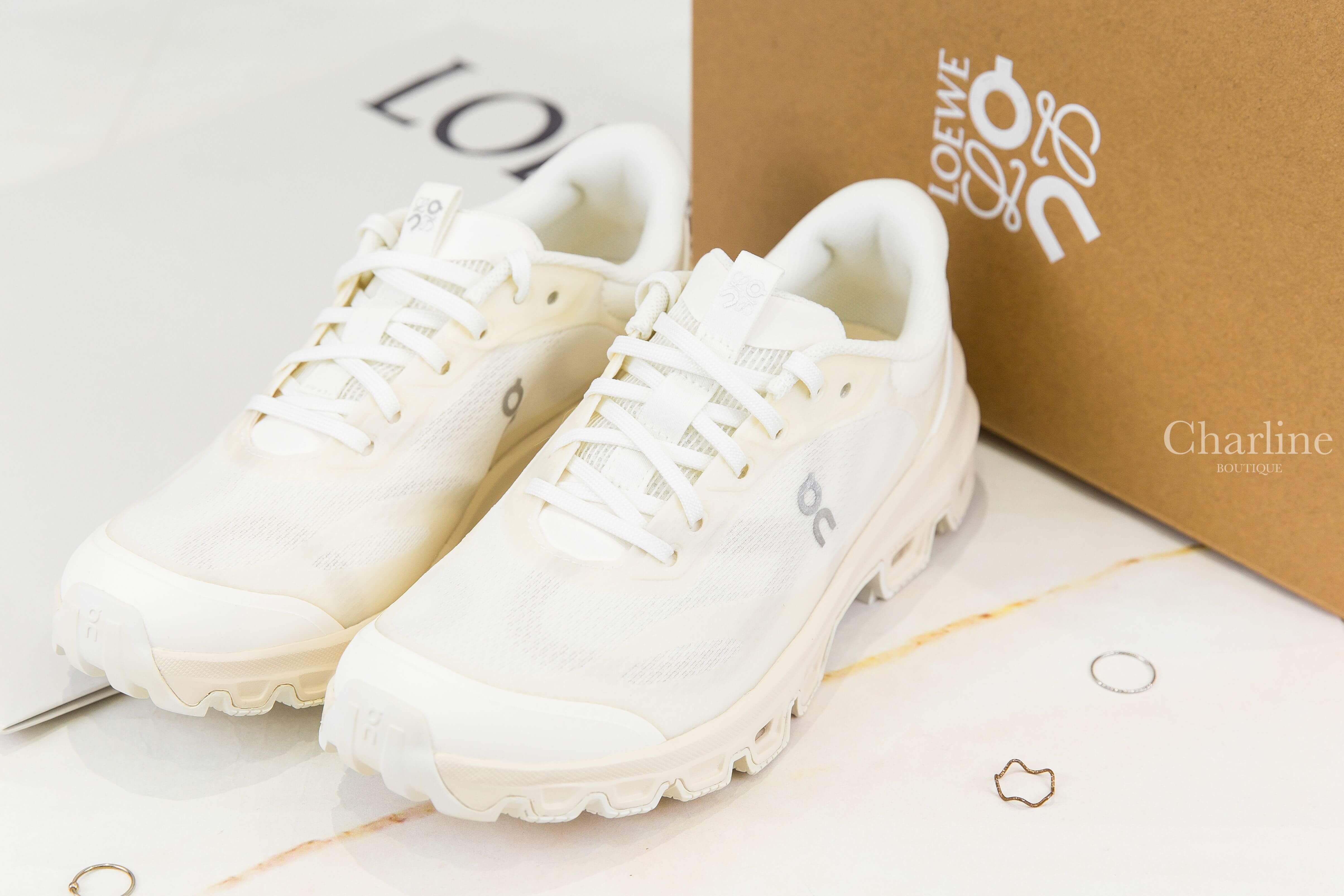 Loewe Cloudventure 2.0 Sneaker 蛋殼色聯名款側邊銀色Logo網織布運動鞋-Charline Boutique 精品代購