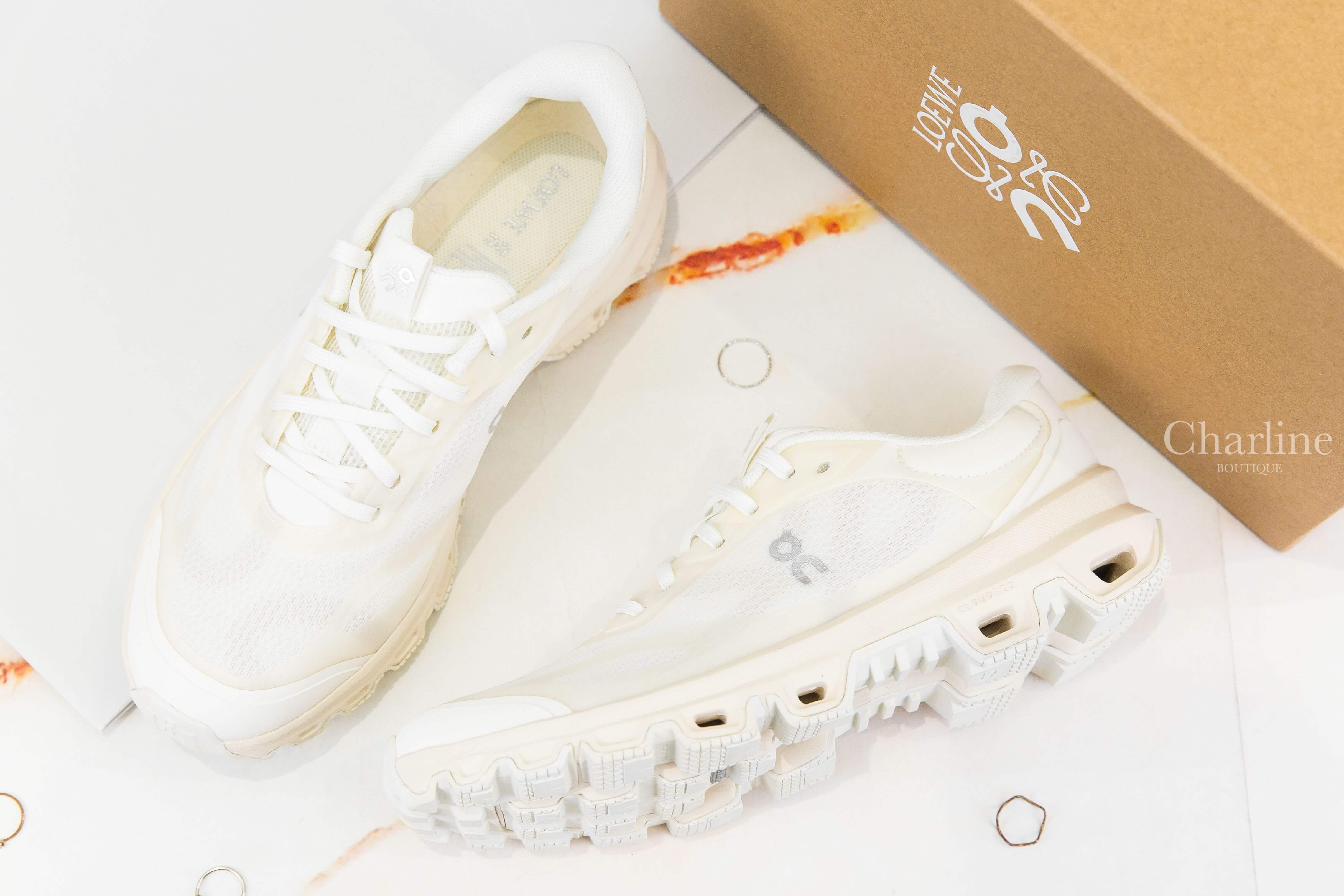 Loewe Cloudventure 2.0 Sneaker 蛋殼色聯名款側邊銀色Logo網織布運動鞋-Charline Boutique 精品代購