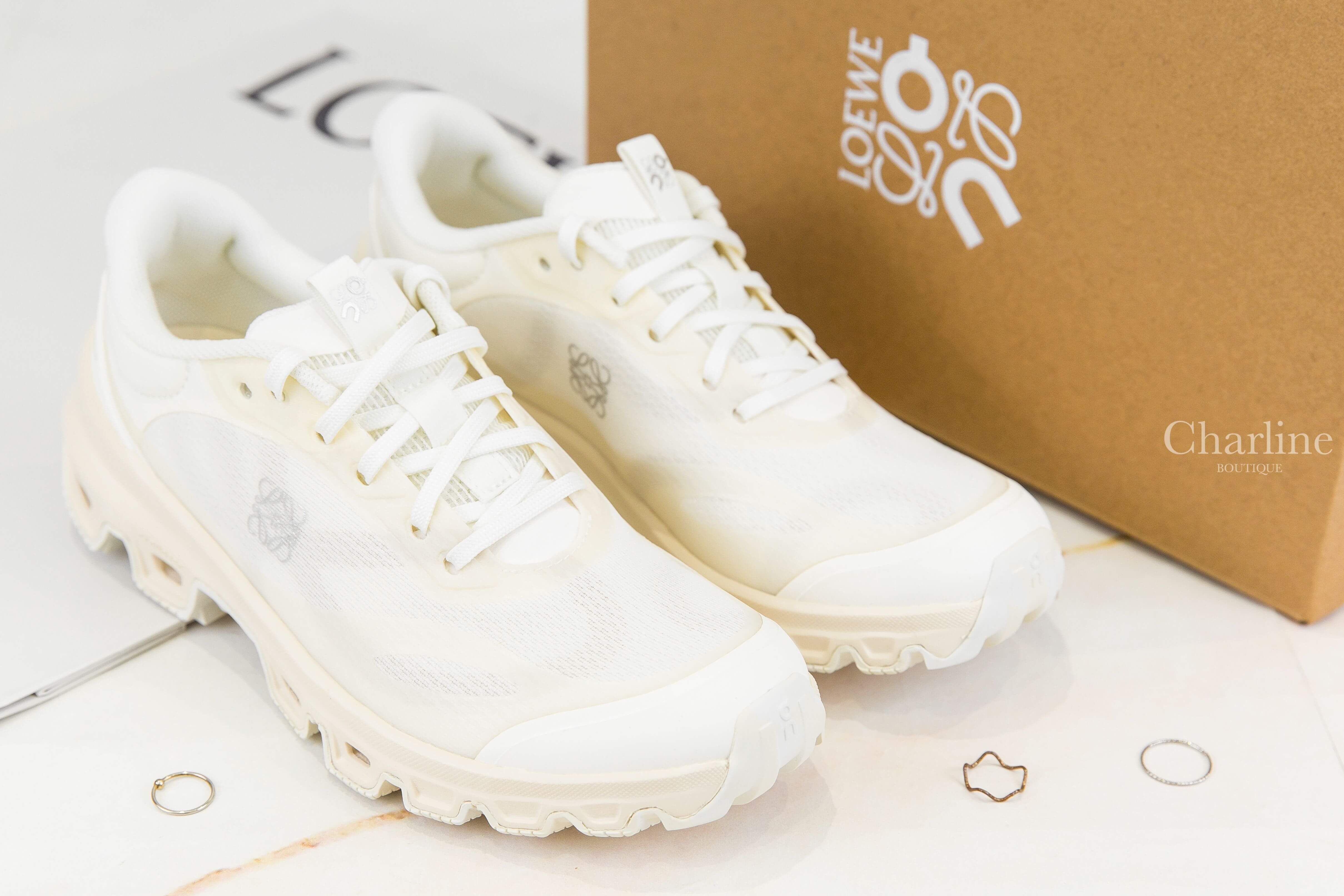 Loewe Cloudventure 2.0 Sneaker 蛋殼色聯名款側邊銀色Logo網織布運動鞋-Charline Boutique 精品代購