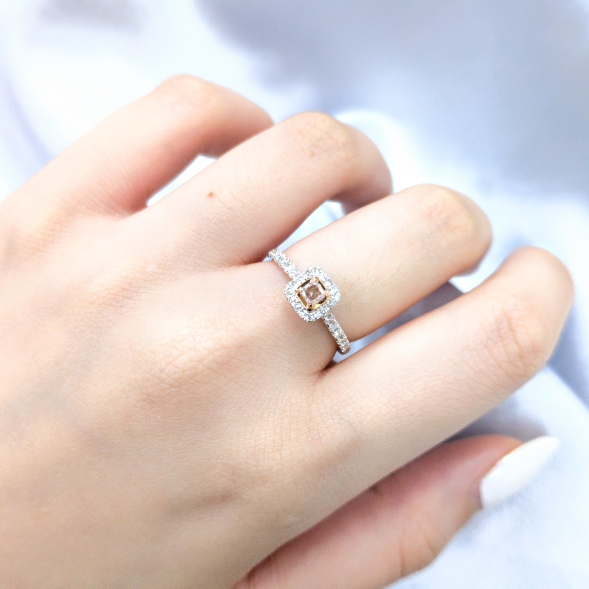 18K Gold 0.37ct Fancy Light Pink Diamond Ring