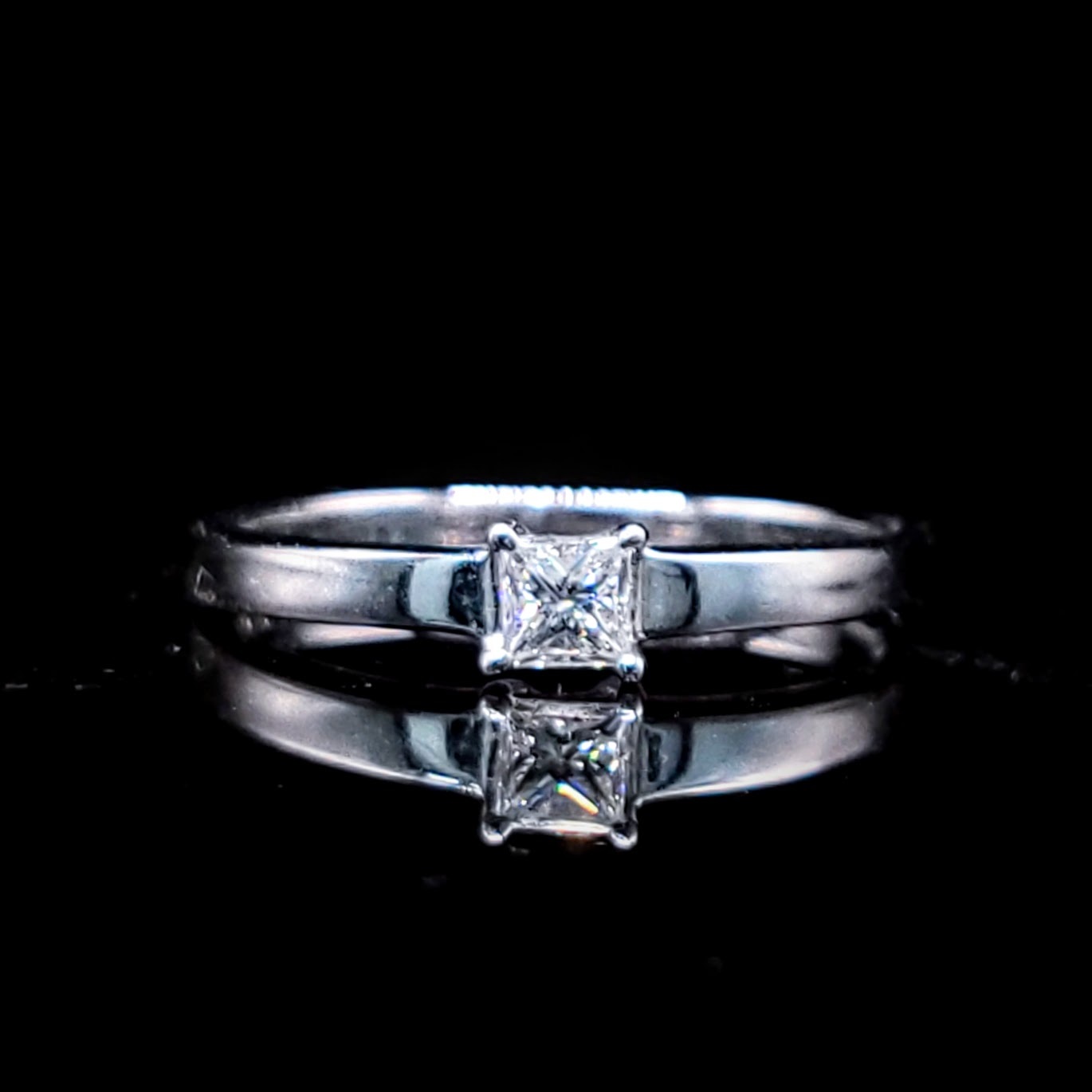 18K White Gold 0.22ct Princess Cut Diamond Ring