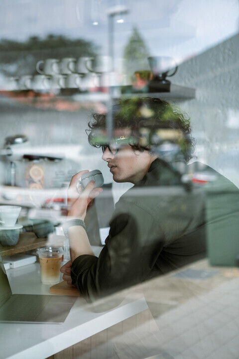 UNIQ Clyde AirPods 4 卡扣式雙層設計保護套 (附登山扣)