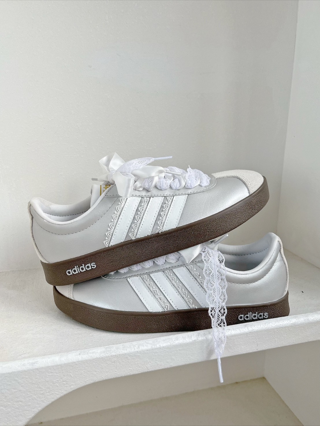 特殊訂製款ADIDAS VL COURT CLASSIC蕾絲雪花銀