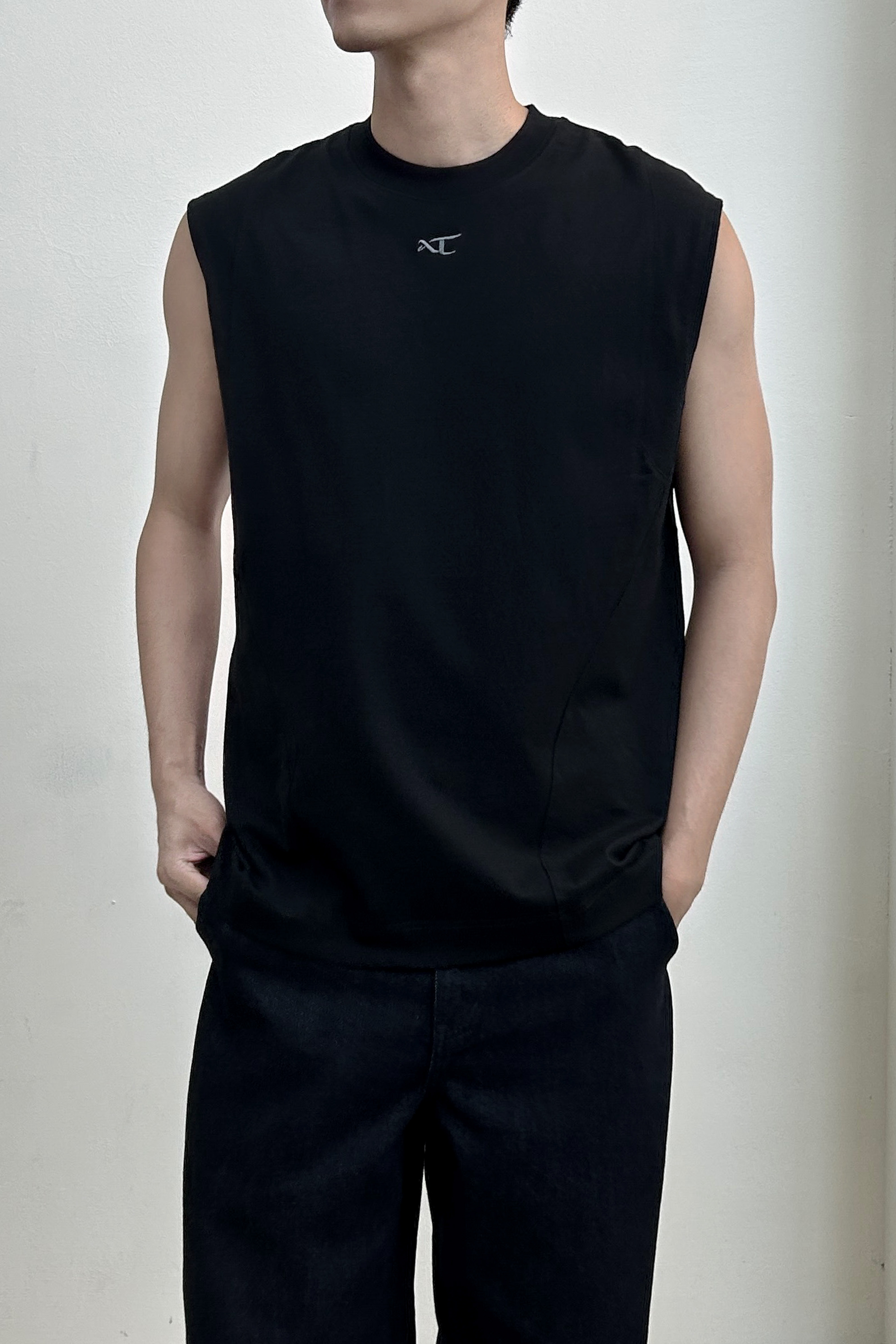 Anonymous Talking｜S25-V01- Cropped Vest (Black)