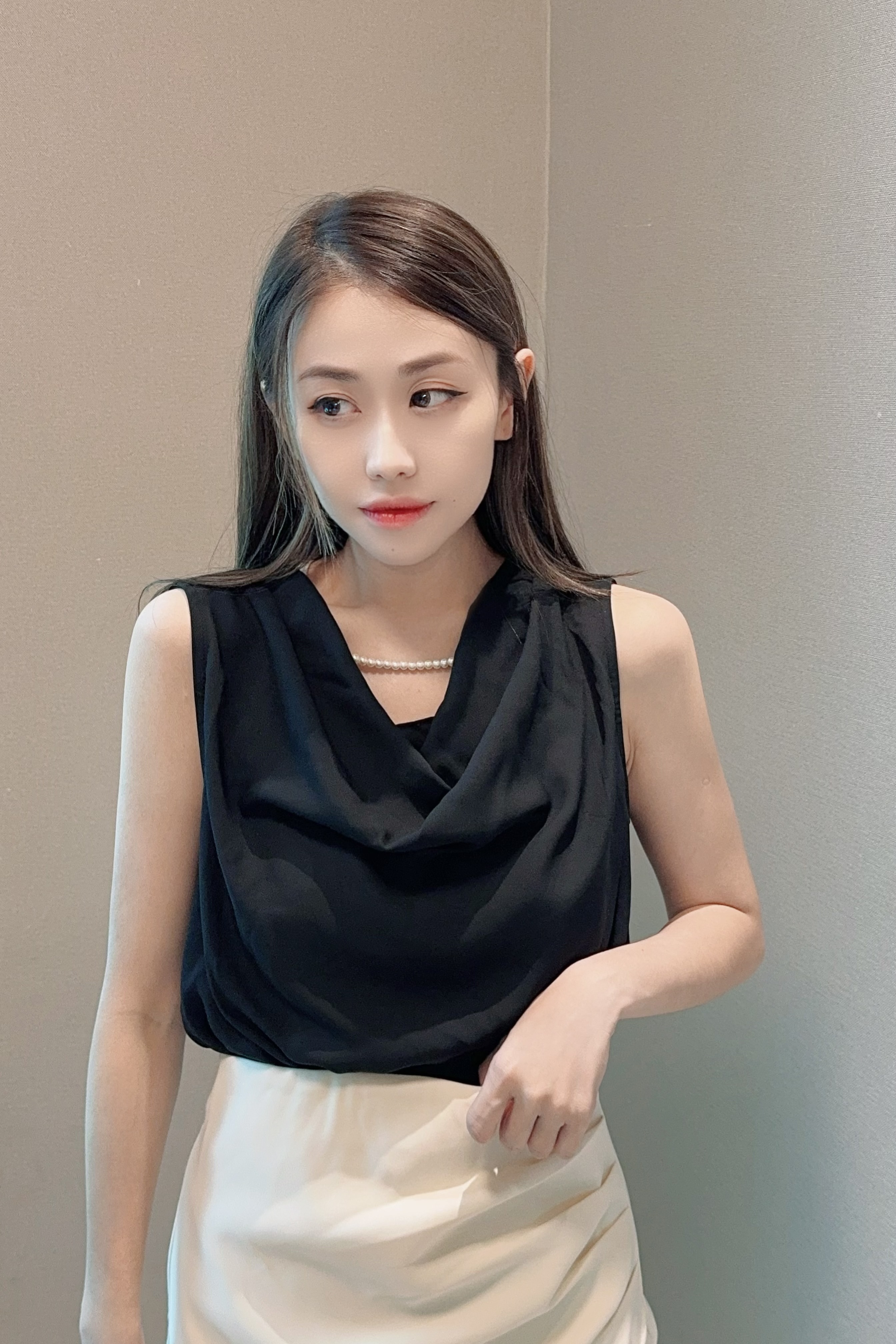 TOP#7422 🤍珍珠滑領雪紡Top