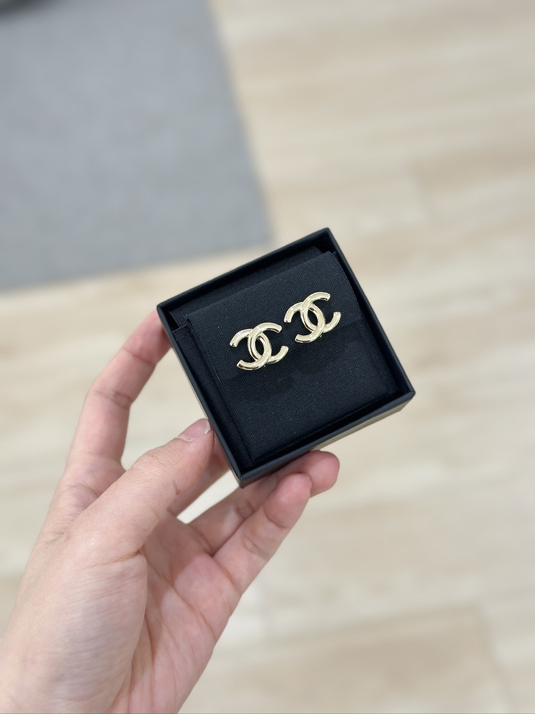 CHANEL 25P CC Logo Plain Clip Earrings ABF564 淡金素面耳夾