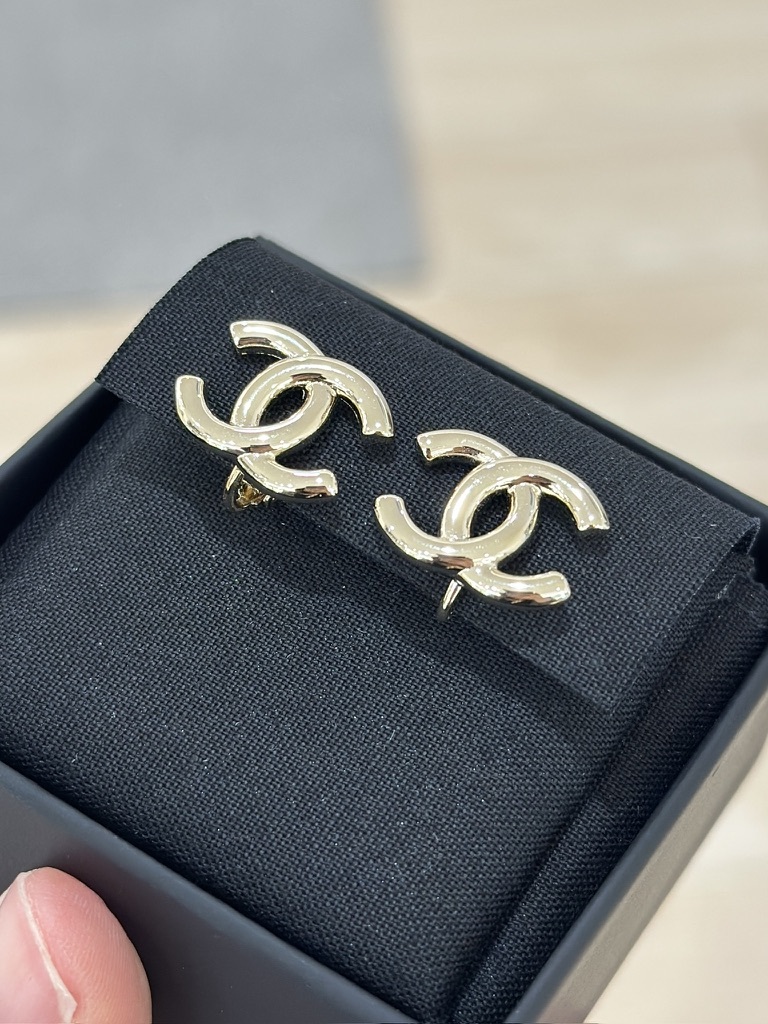 CHANEL 25P CC Logo Plain Clip Earrings ABF564 淡金素面耳夾