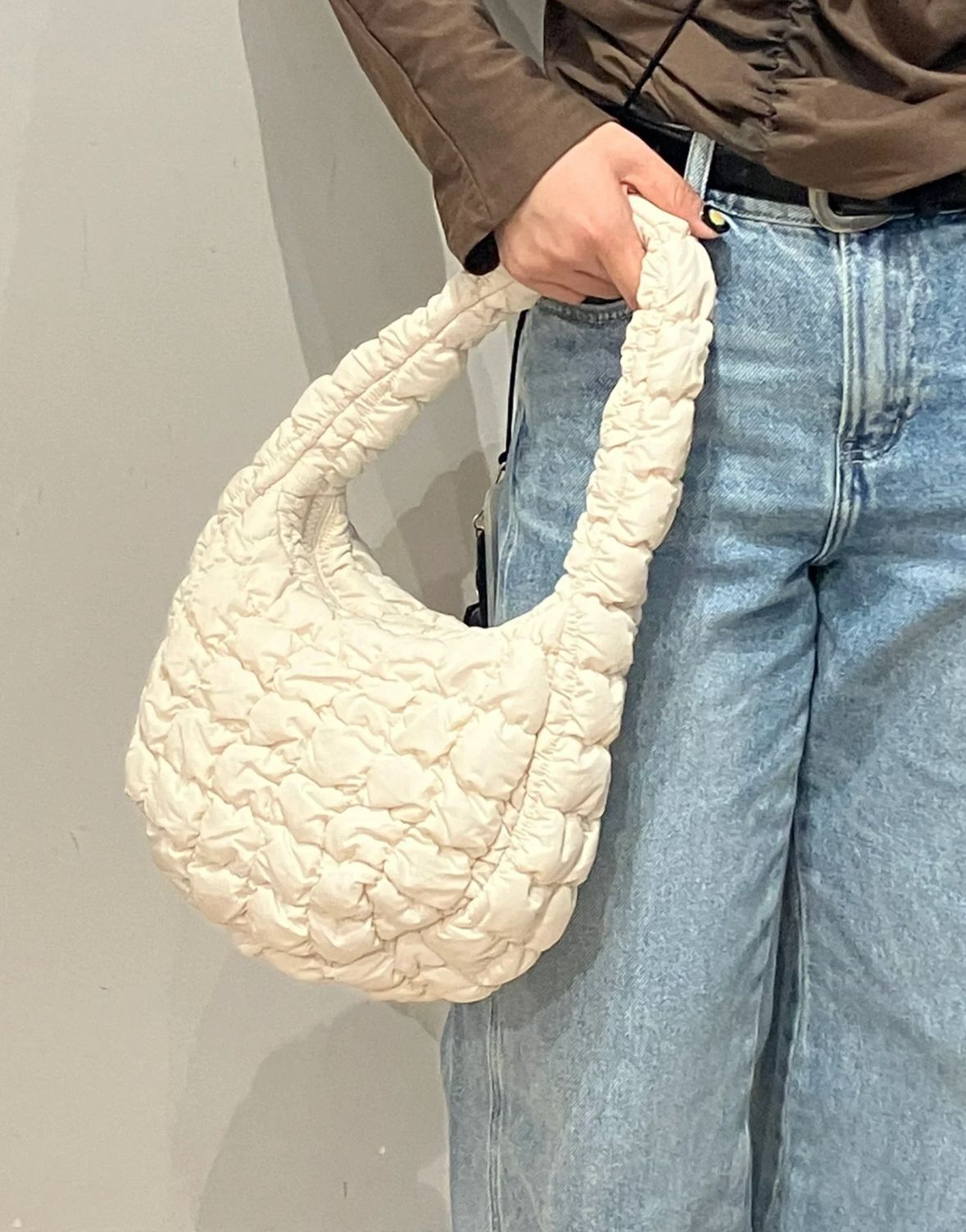 【預購】COS QUILTED MINI G062005 雲朵包（米白色）