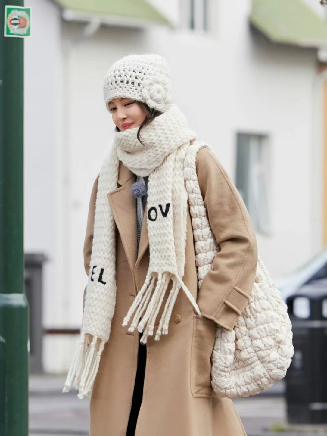 【預購】COS OVERSIZED QUILTED G062007 雲朵包（Light beige）